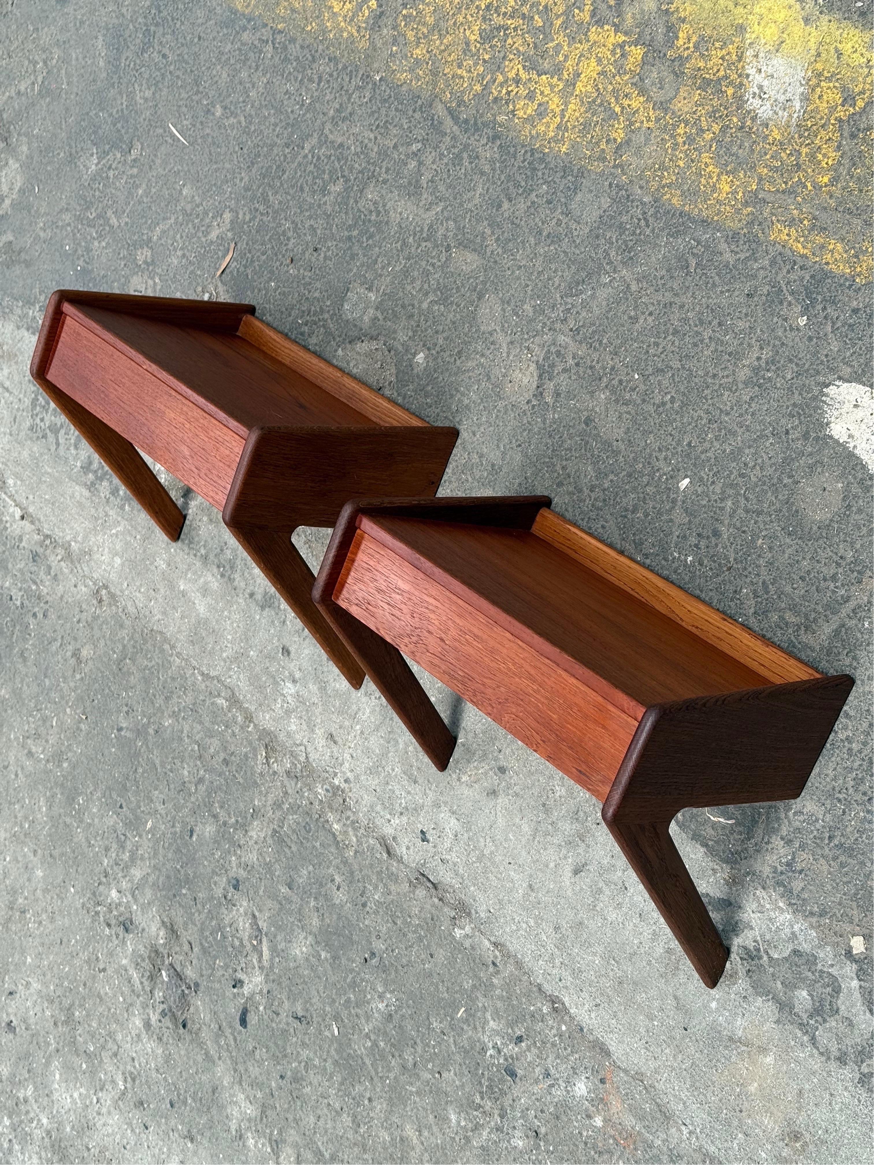 Mid-Century Danish Wall-Mounted Nightstands from Ølholm Møbelfabrik, 1950s in vendita 2
