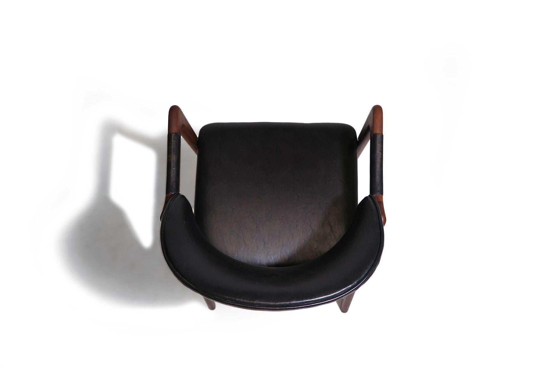 Sillones de nogal danés de mediados de siglo en negro en venta 2