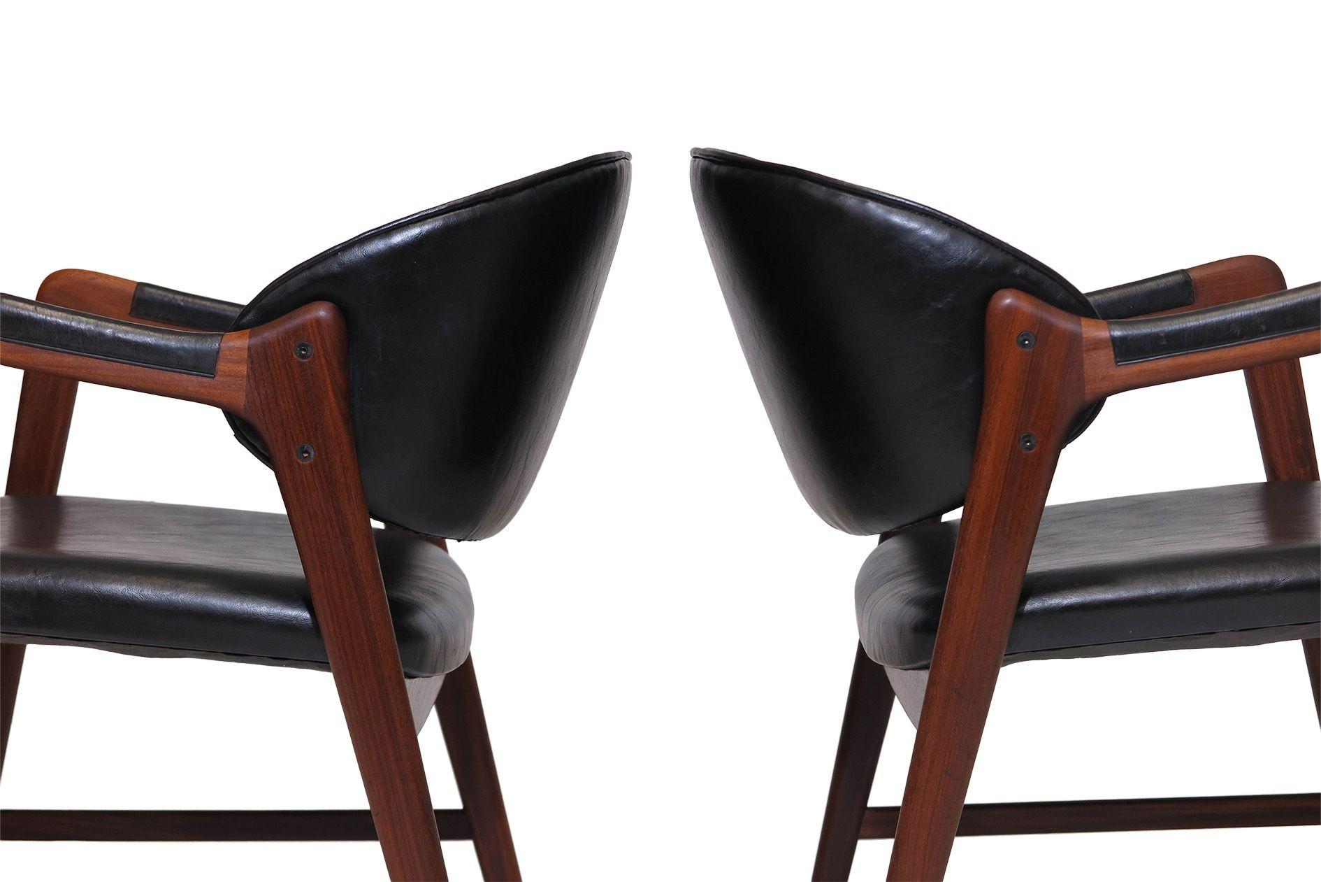 Sillones de nogal danés de mediados de siglo en negro en venta 3