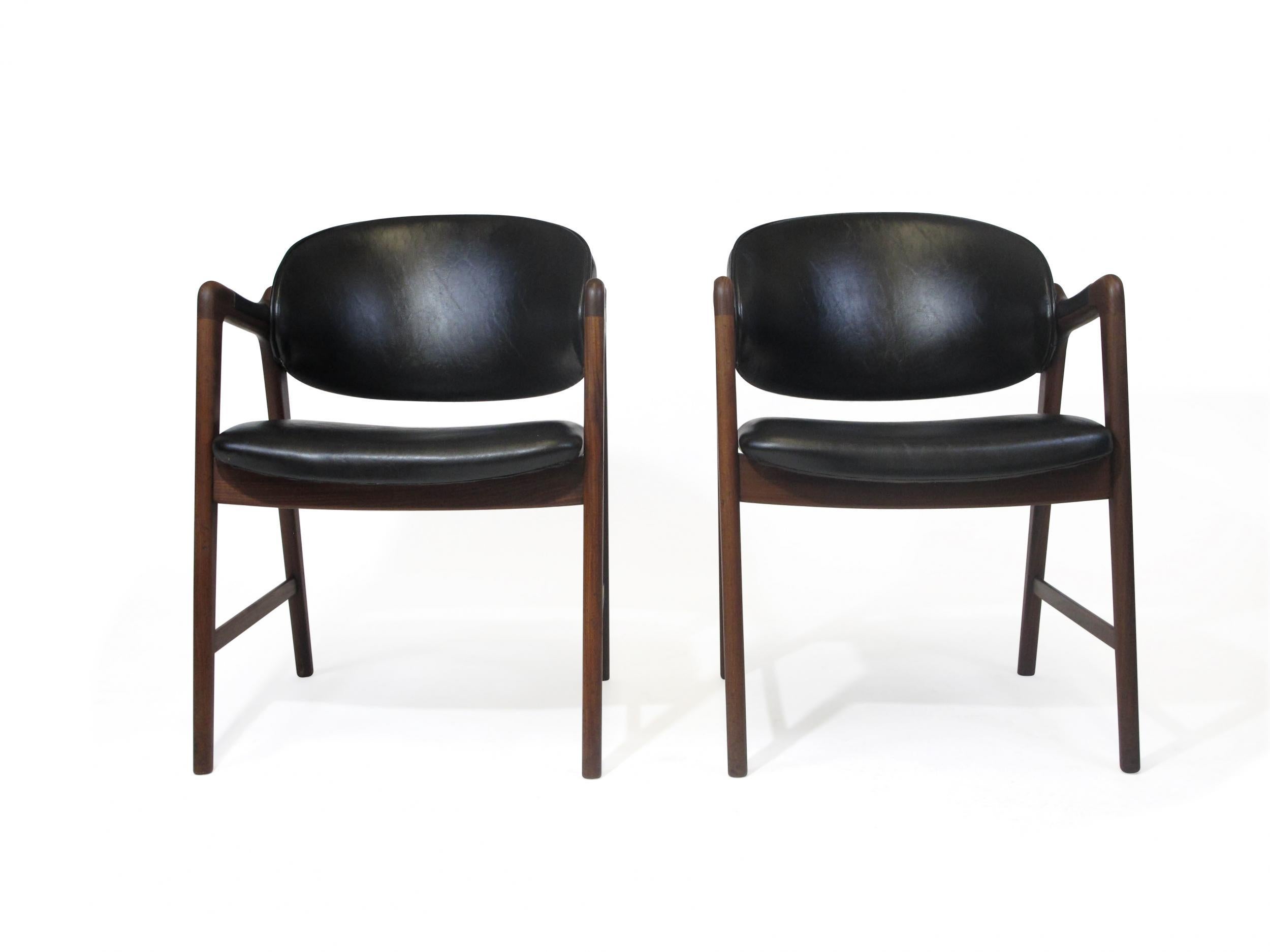 Midcentury Danish Walnut Armchairs in Black For Sale 1