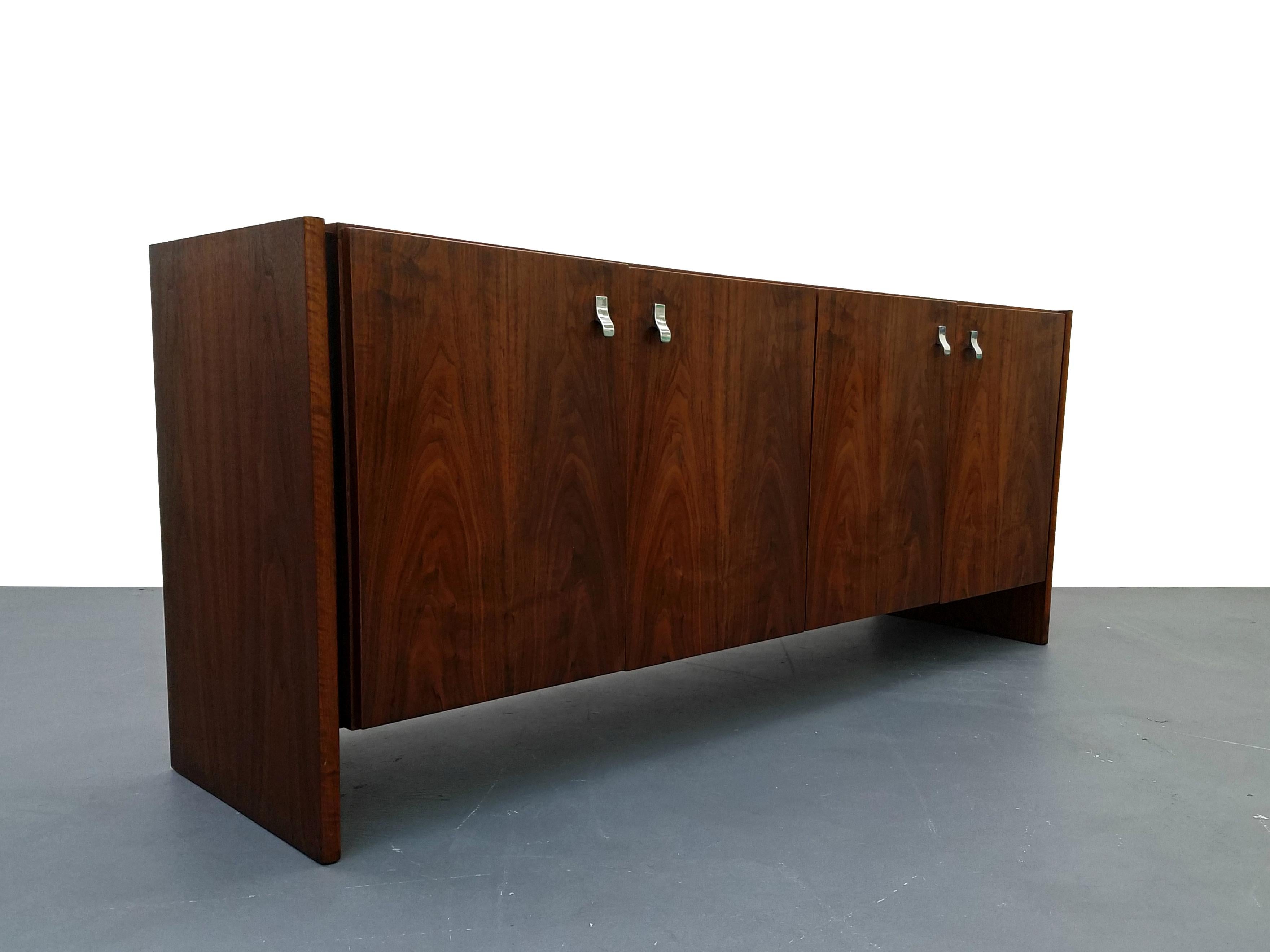 Beautiful midcentury walnut credenza, with stunning grain, large chrome handles and rounded edges. A simple, vintage piece with modern appeal.

Cabinet is in excellent condition.