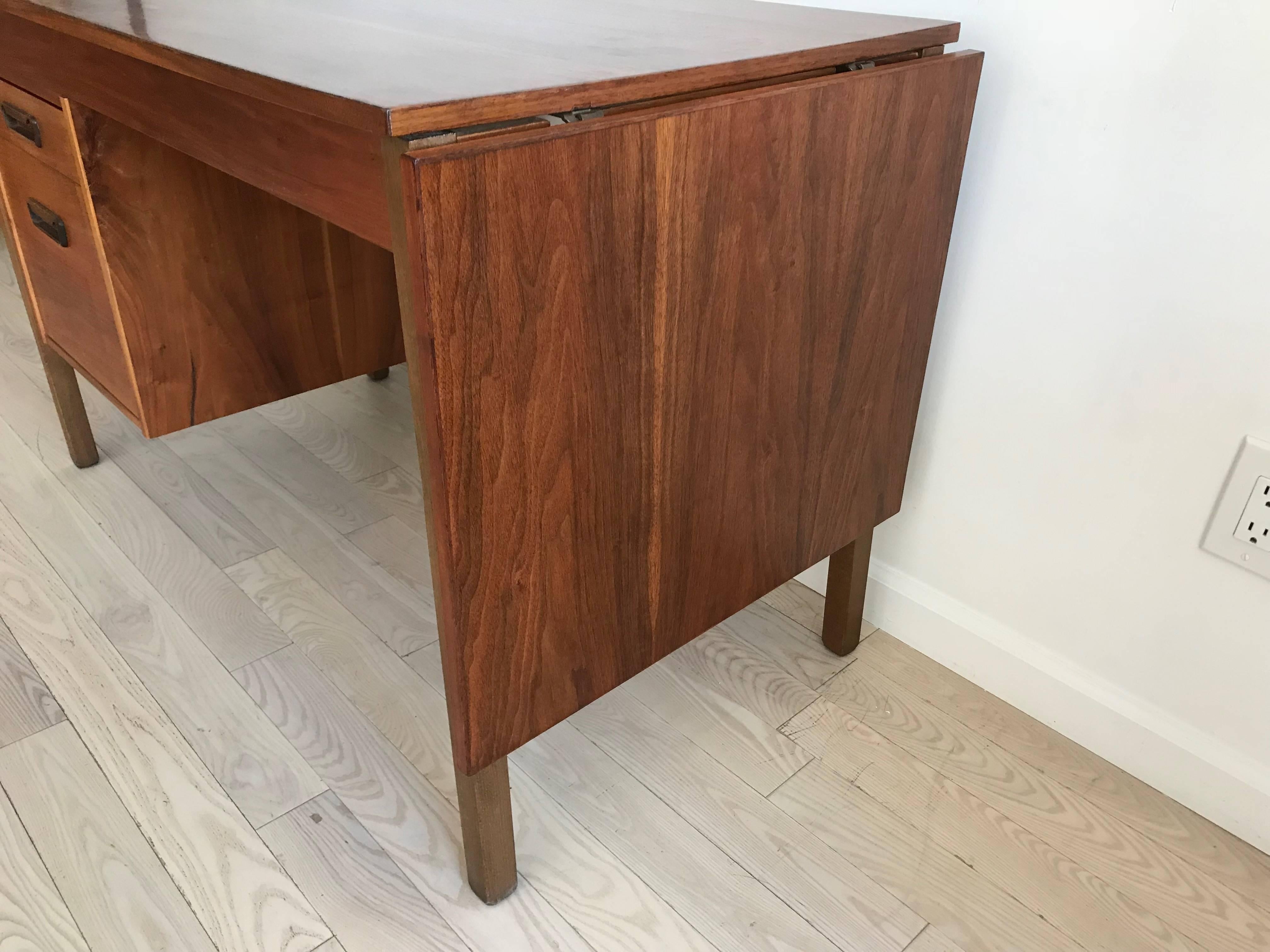 Midcentury Danish Walnut Expandable Desk for Maurice Villency In Excellent Condition In Brooklyn, NY