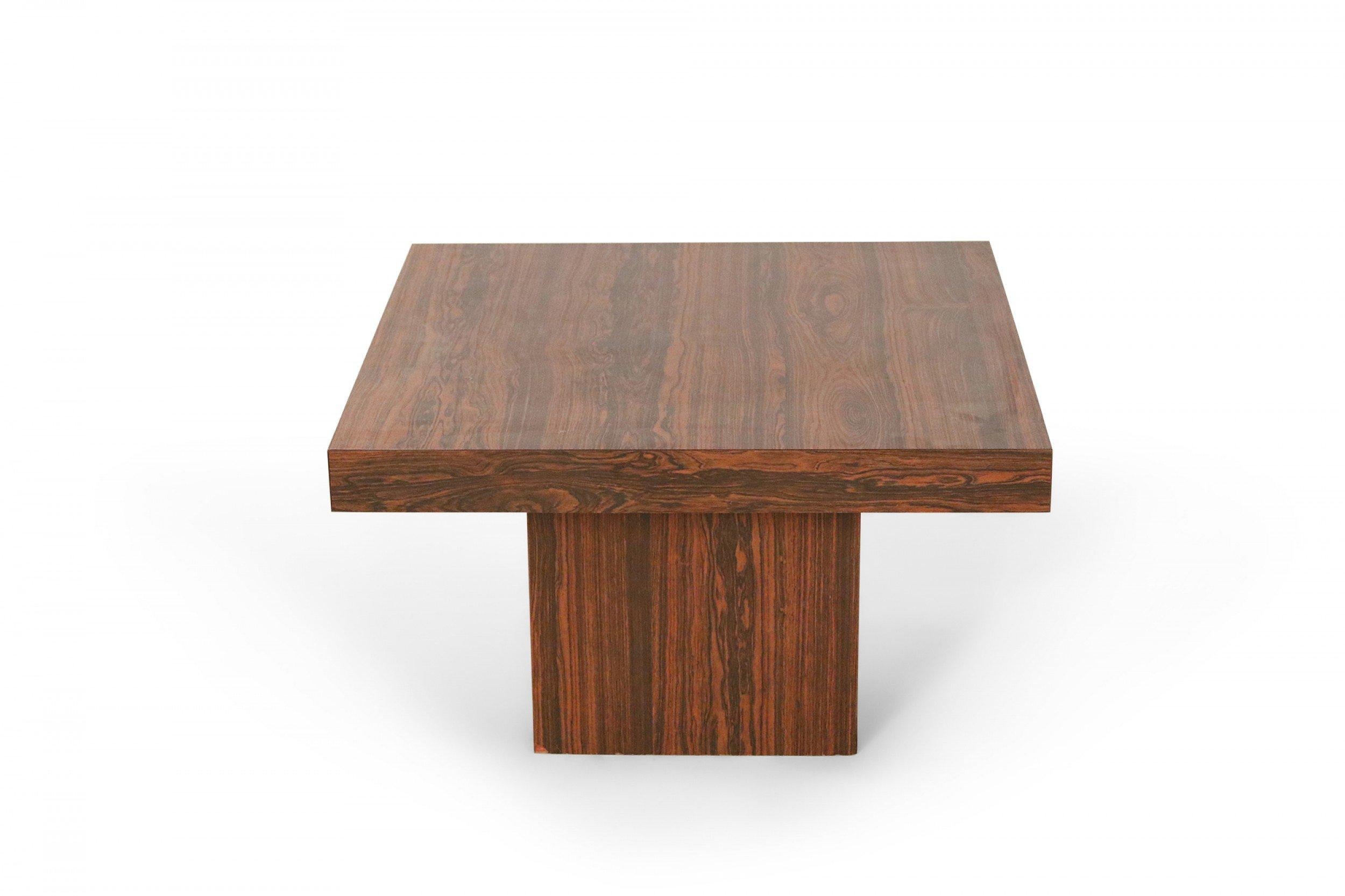 Mid-Century Danish Walnut Pedestal Base End Table In Good Condition For Sale In New York, NY