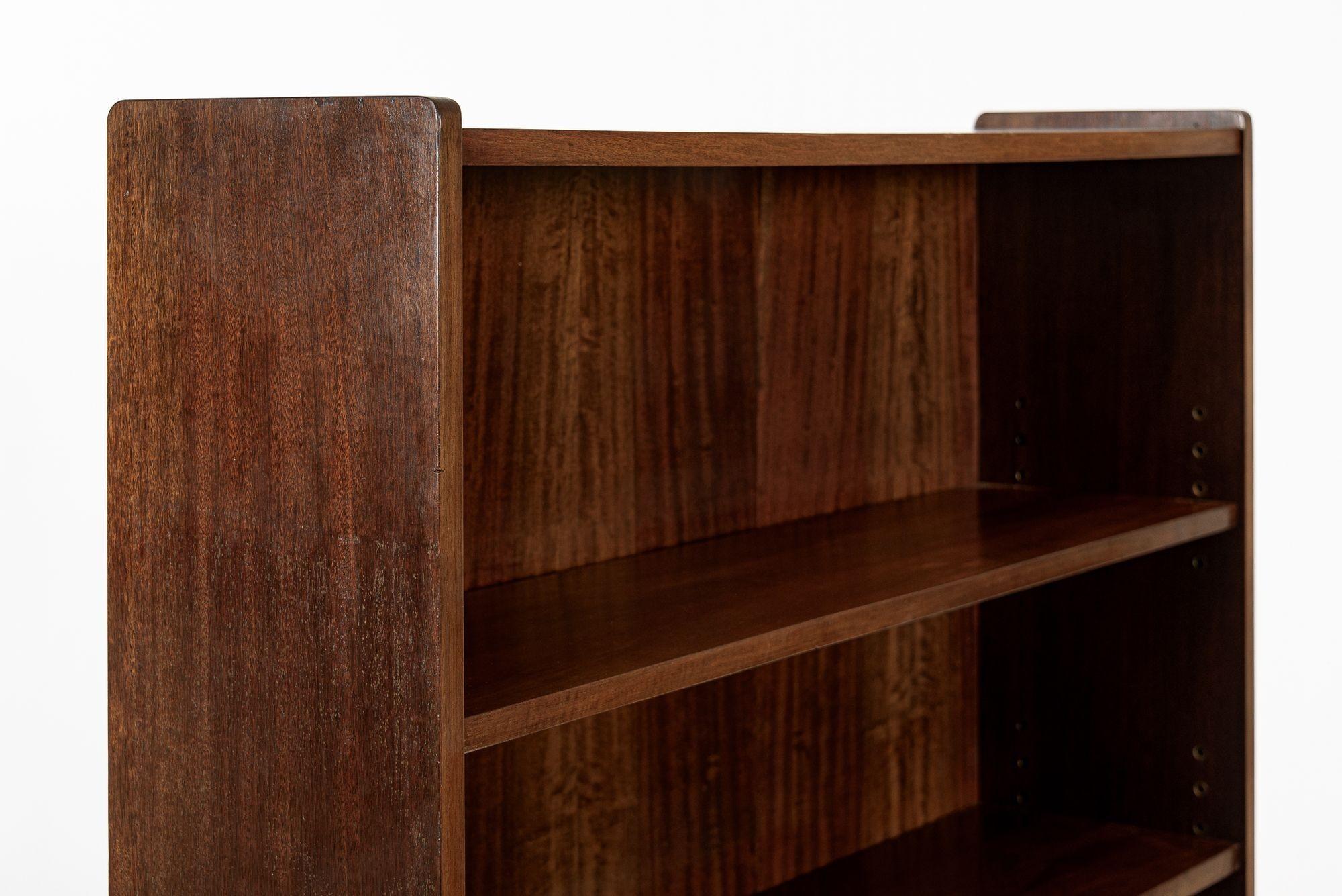 Scrivania e libreria estraibile in legno di noce danese del metà del secolo scorso in vendita 5