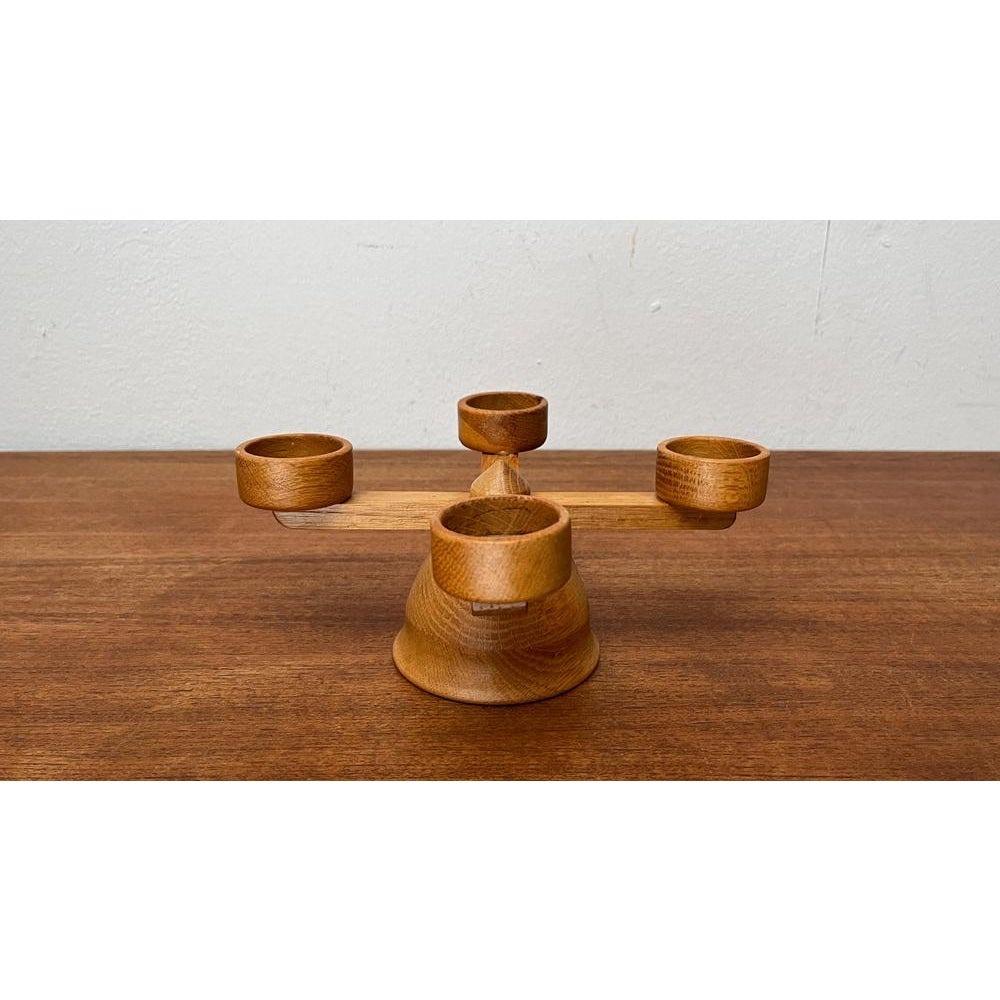Portacandele in legno danese di metà secolo, anni '60, in ottime condizioni. Progettato dal 1960 al 1969.

Informazioni aggiuntive:
Materiali: Wood
Colore: marrone
Stili: Medioevo Moderno
Paese di origine: Danimarca
Tipo di articolo: Vintage, Antico