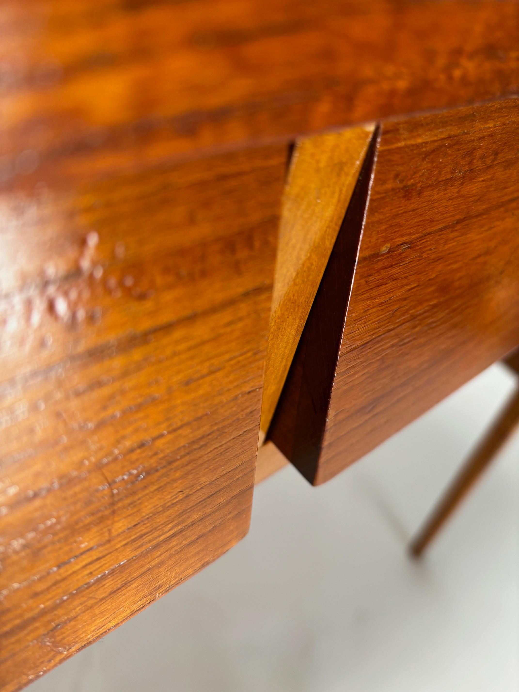 Scrivania danese di metà secolo in legno, design anni '60 in vendita 3