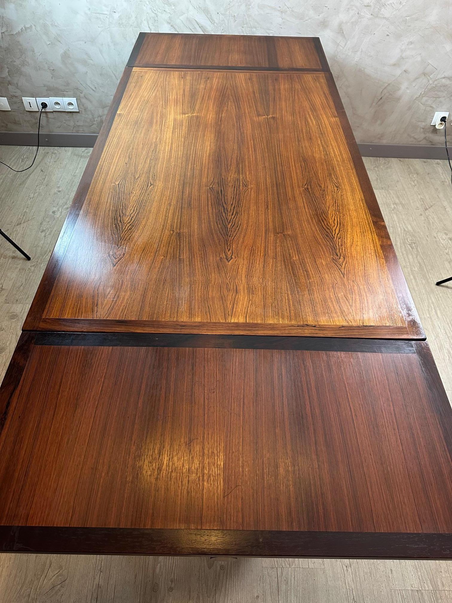 Danois Table de salle à manger extensible en bois danoise du milieu du siècle, années 1950