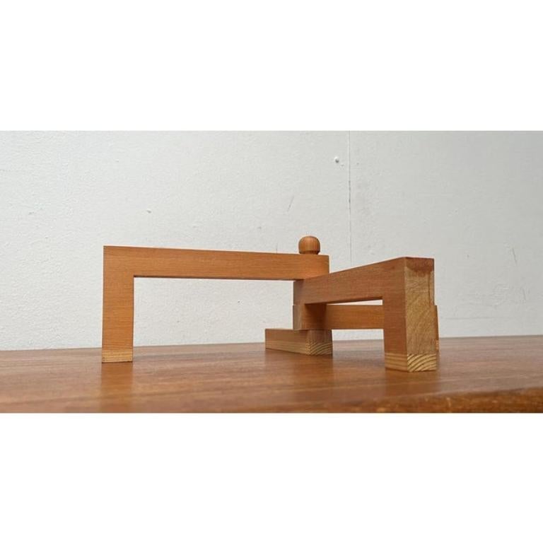 Bougeoir pivotant en bois danois du milieu du siècle, années 1960, en très bon état. Conçu de 1960 à 1969.

Informations complémentaires :
Matériaux : Bois
Style : Moderne du milieu du siècle
Pays d'origine : Danemark
Couleur : marron
Type d'article