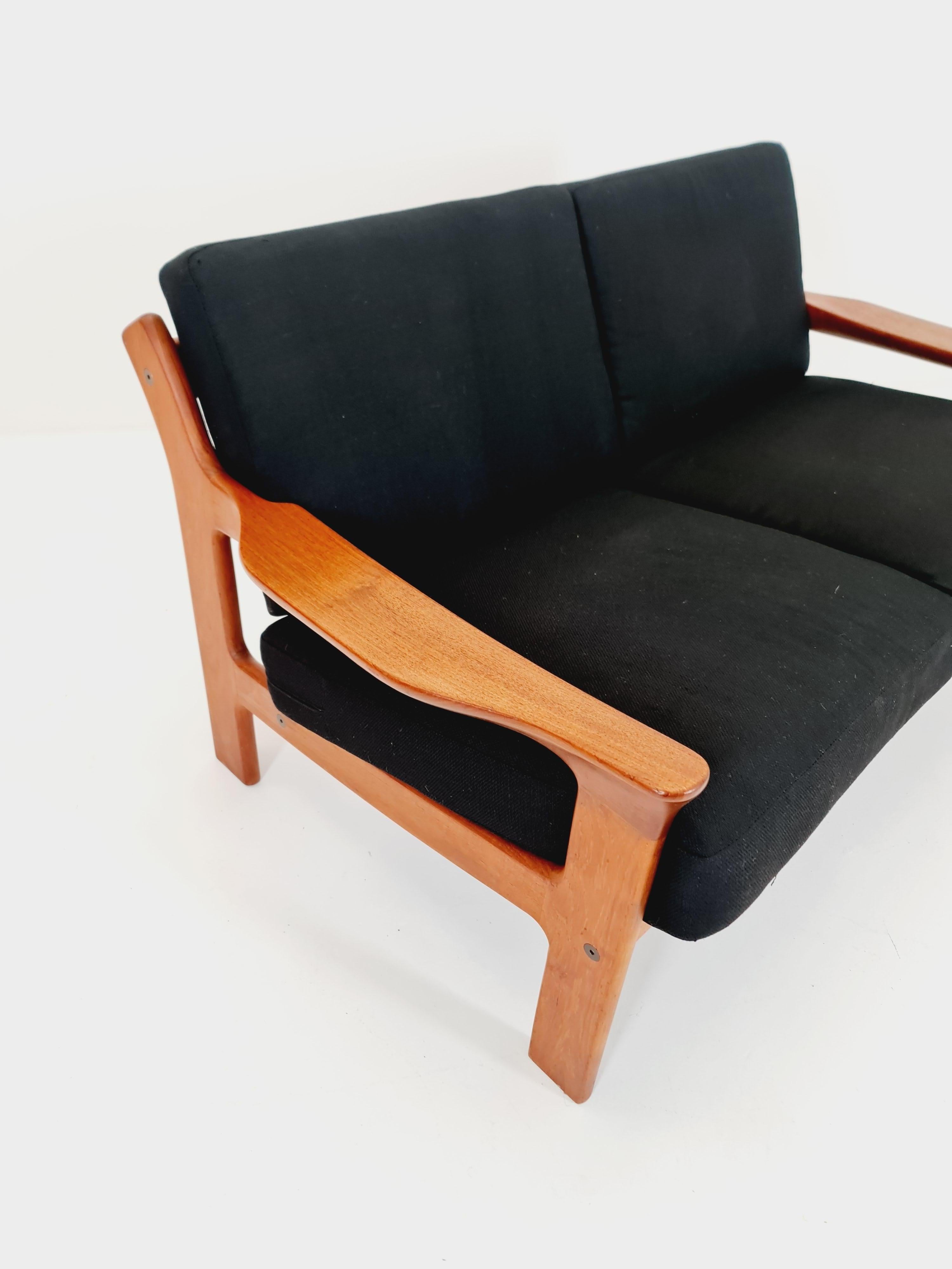 Danese Dansih di metà secolo  Divano a 2 posti in teak, anni '60 in vendita