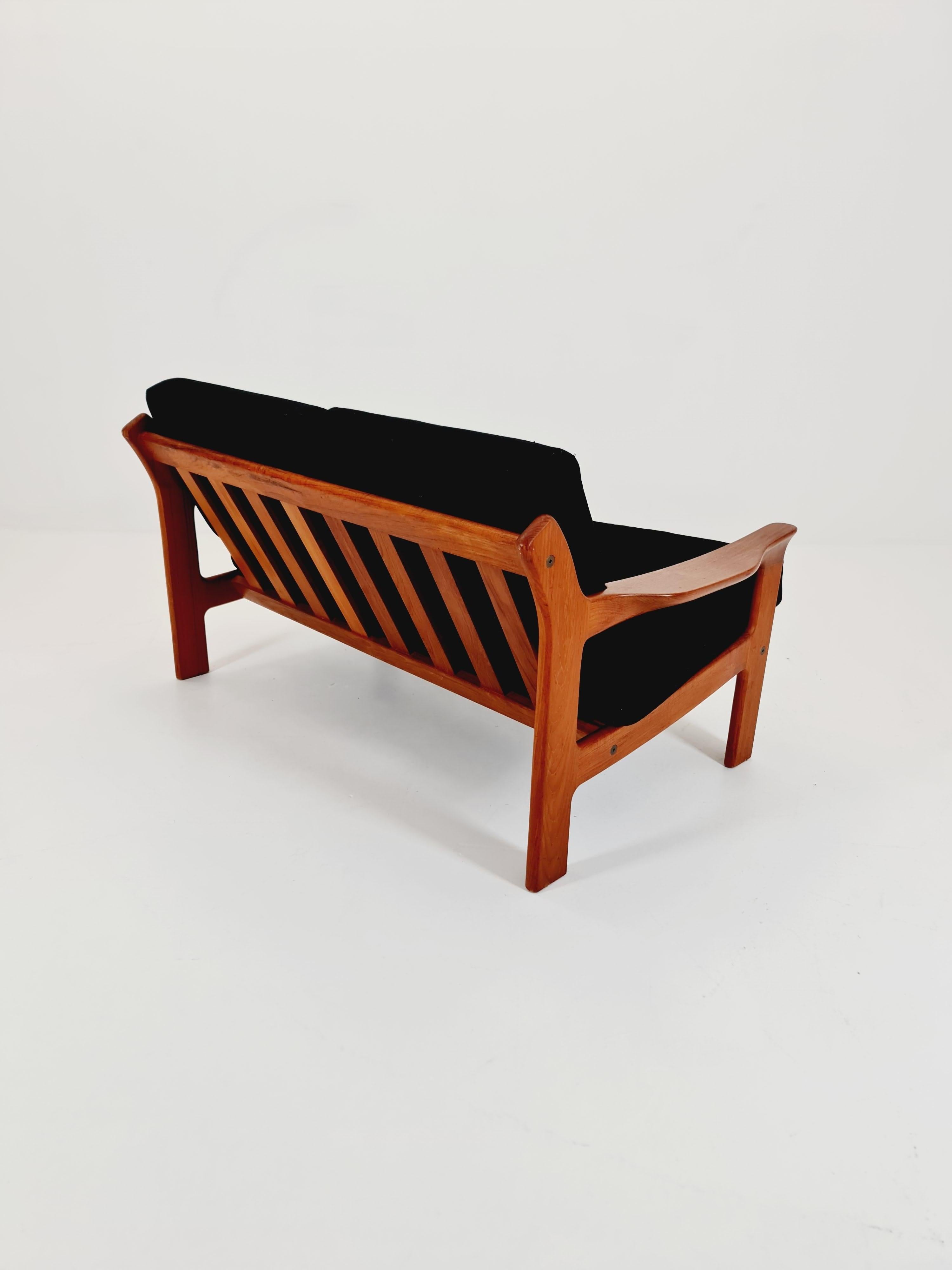 Dansih di metà secolo  Divano a 2 posti in teak, anni '60 In condizioni buone in vendita a Gaggenau, DE