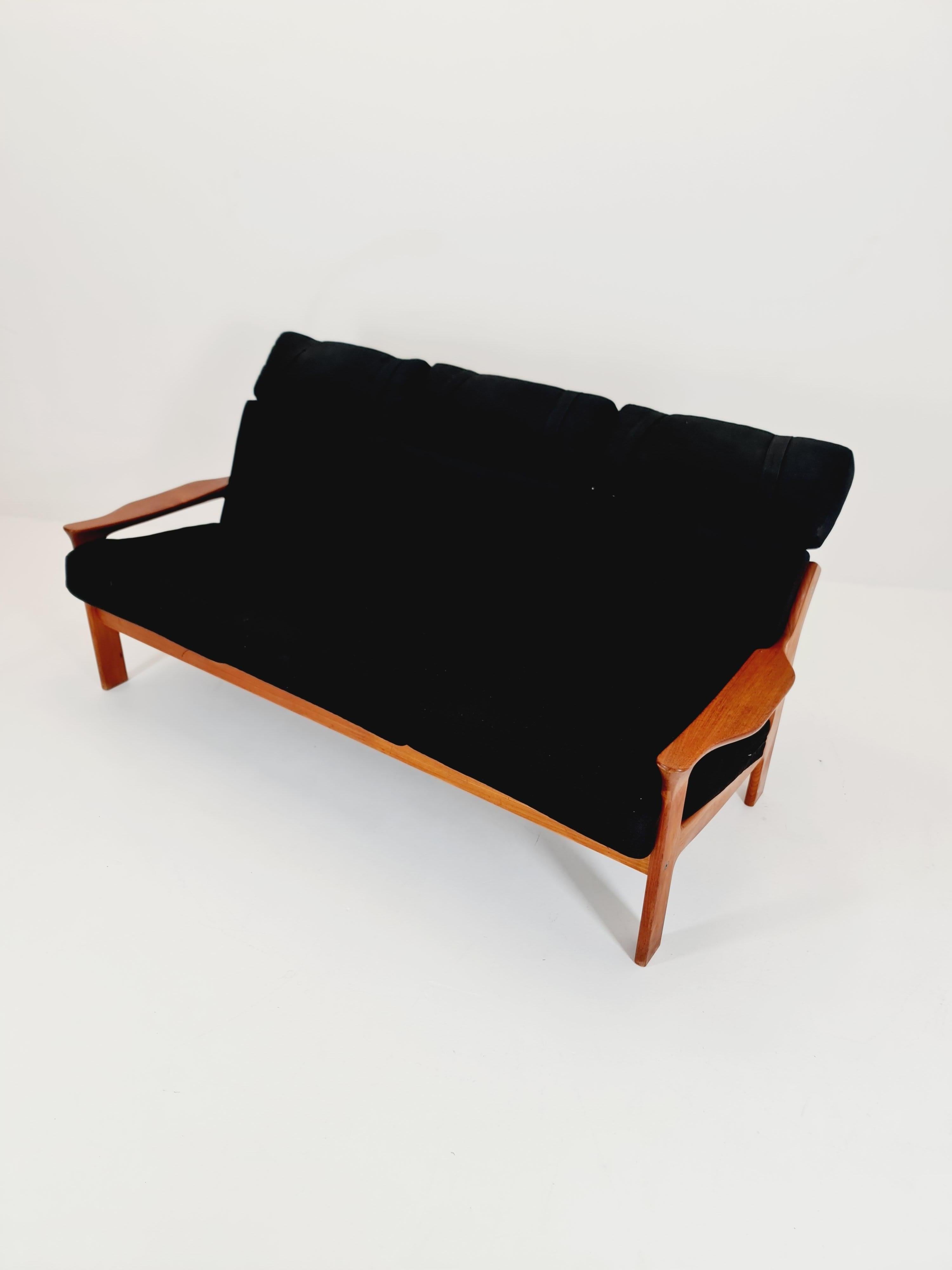 Mid-Century moderno Dansih di metà secolo  Divano a 3 posti in teak, anni '60 in vendita
