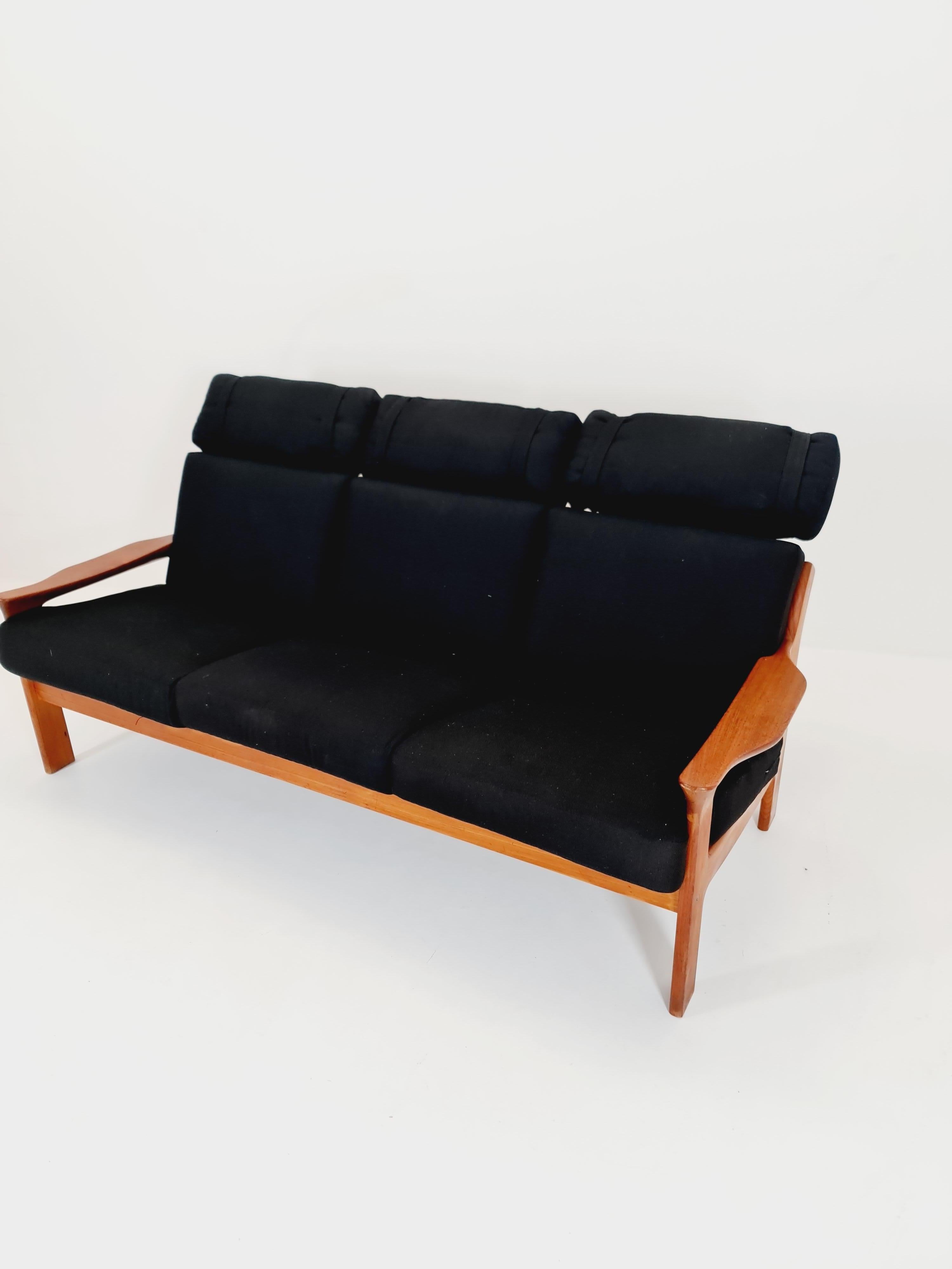 Dansih di metà secolo  Divano a 3 posti in teak, anni '60 In condizioni buone in vendita a Gaggenau, DE
