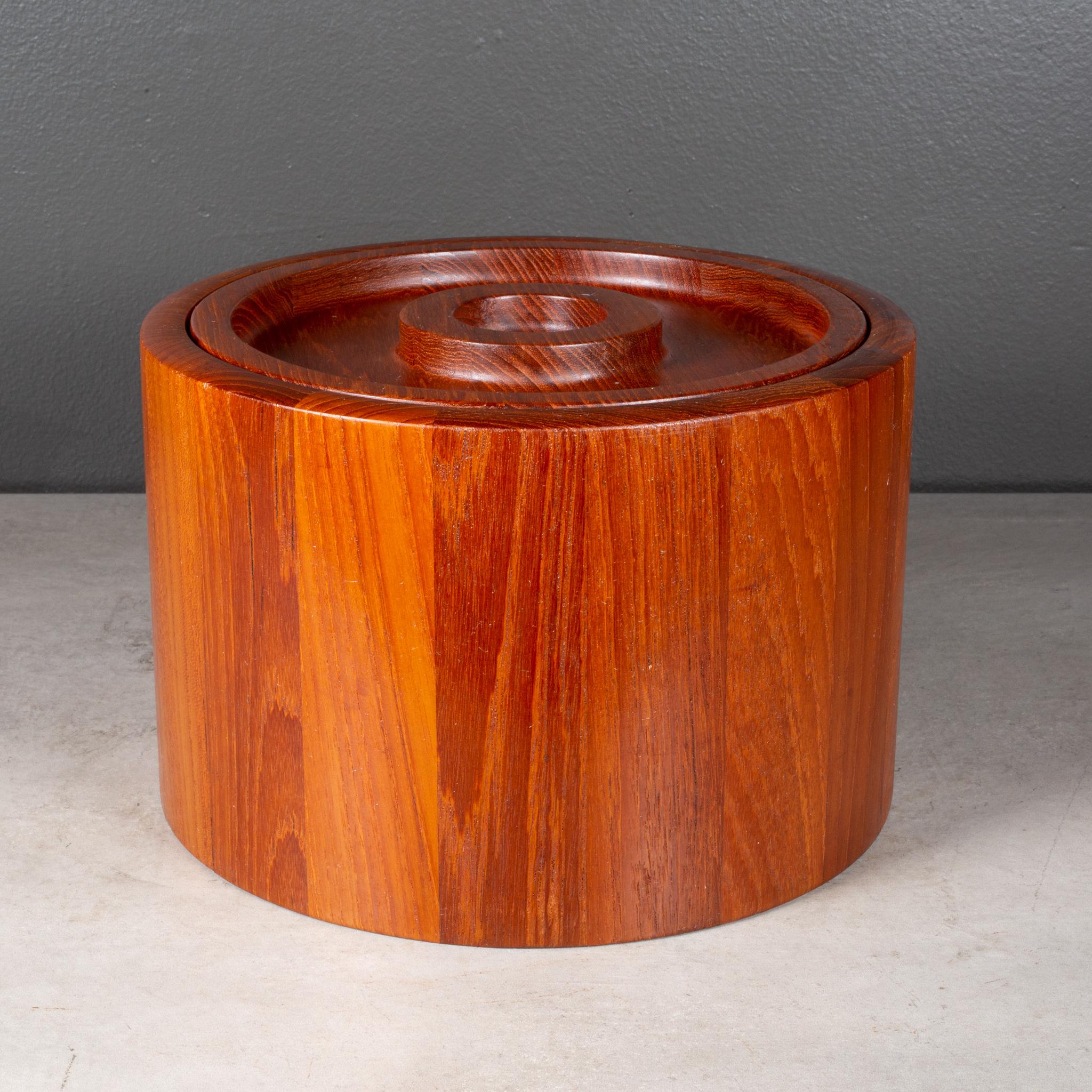 Mid-century Dansk Round Ice Bucket c.1960-1970 (FREE SHIPPING) In Good Condition For Sale In San Francisco, CA