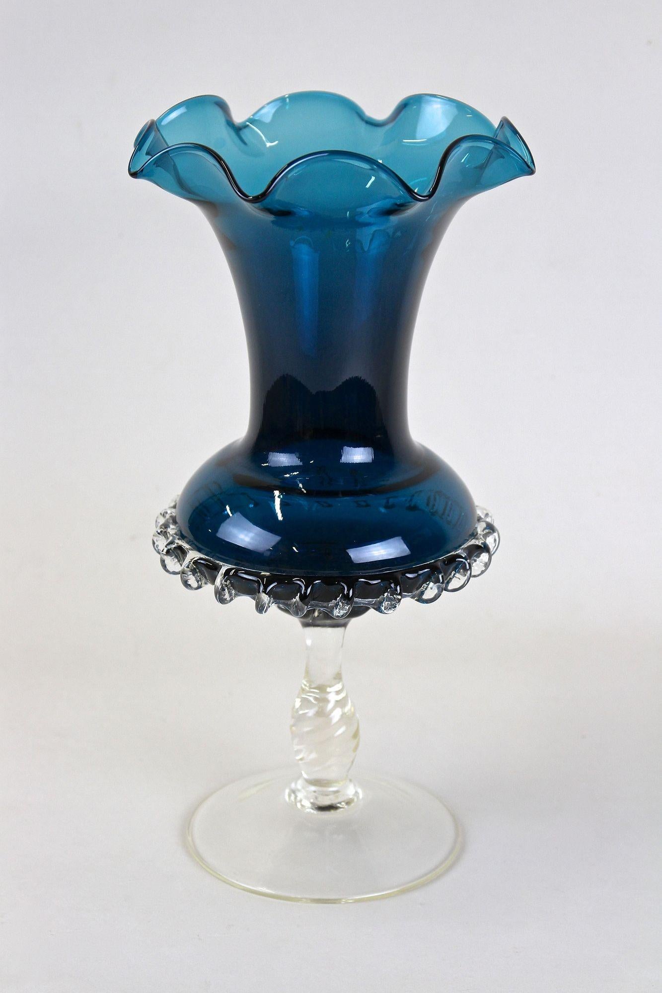 Midcentury Dark Blue Murano Glass Vase, Mouthblown, Italy, circa 1960 4
