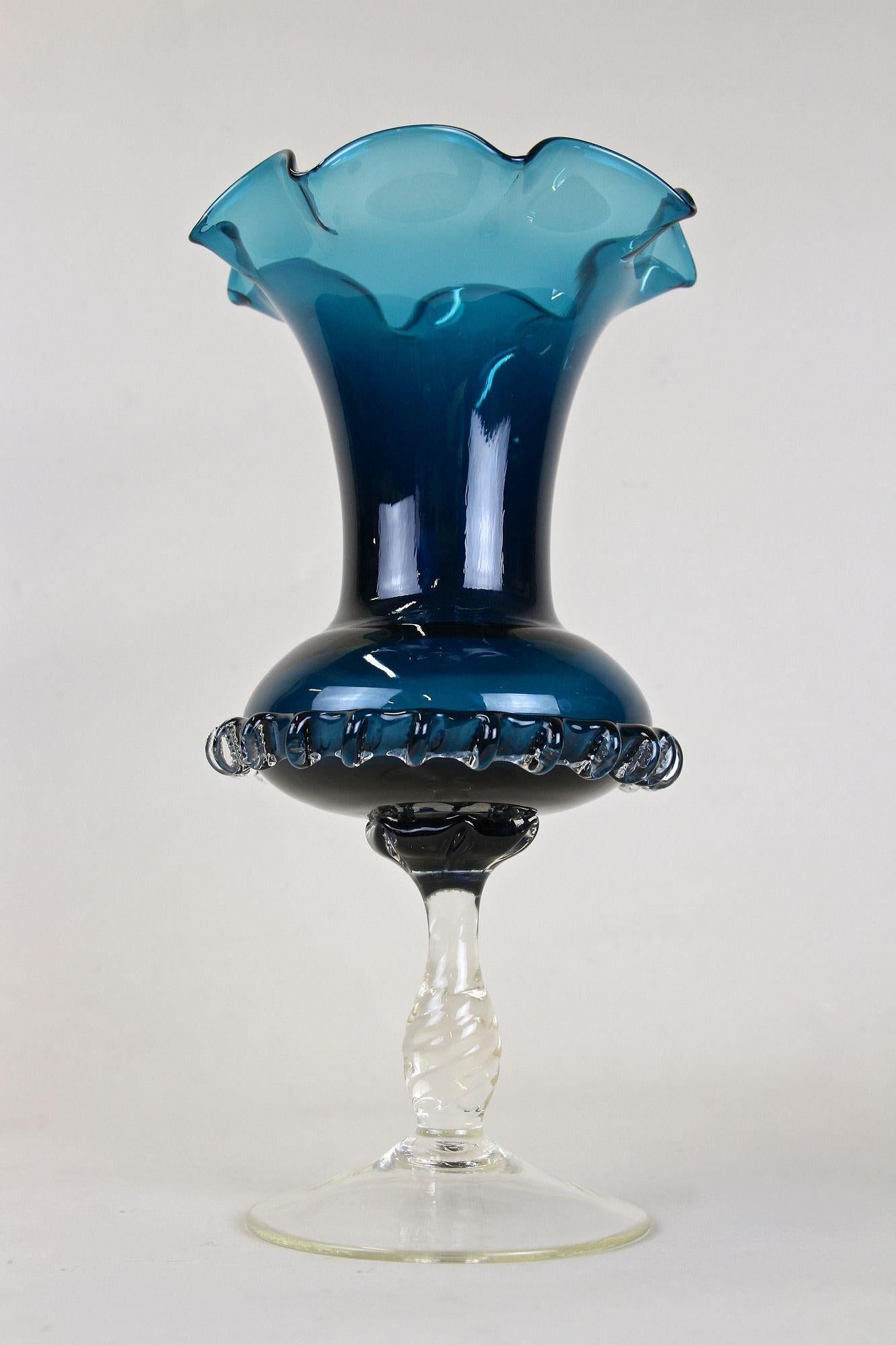Midcentury Dark Blue Murano Glass Vase, Mouthblown, Italy, circa 1960 1