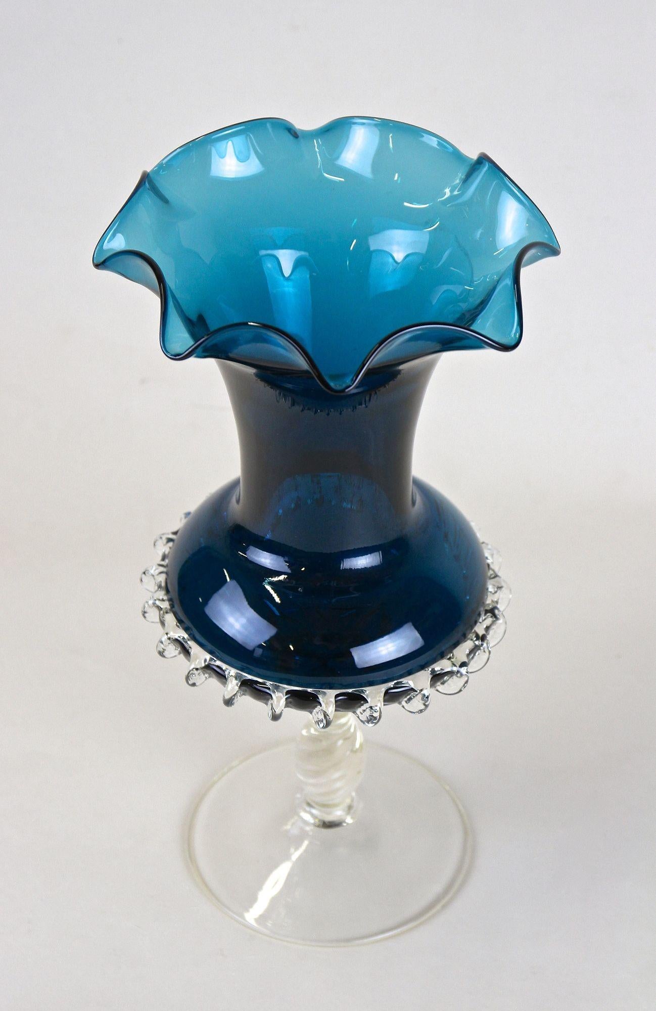 Midcentury Dark Blue Murano Glass Vase, Mouthblown, Italy, circa 1960 3