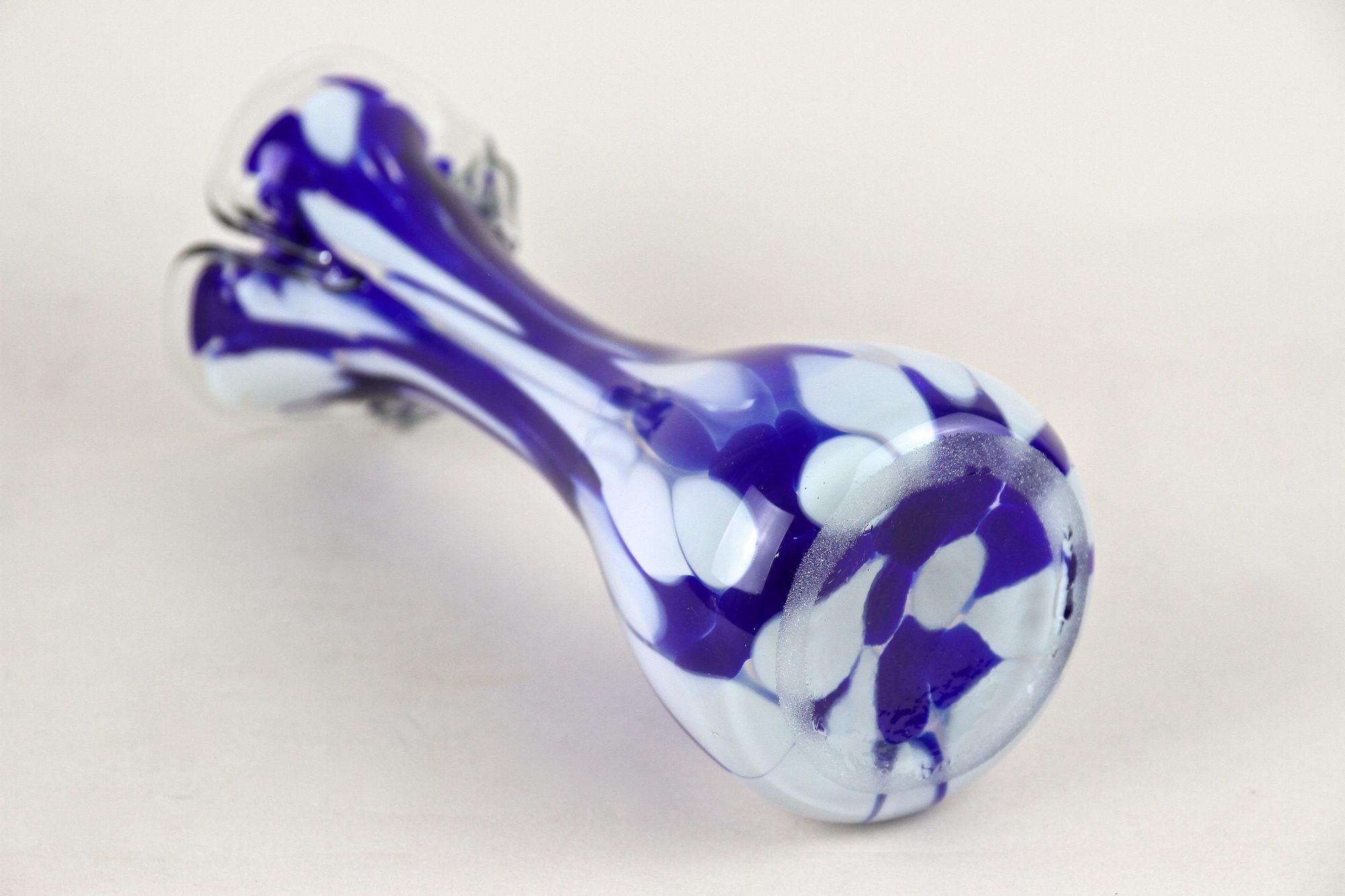 Vaso in vetro di Murano di metà secolo, blu scuro e bianco, Italia, 1970 ca. in vendita 3