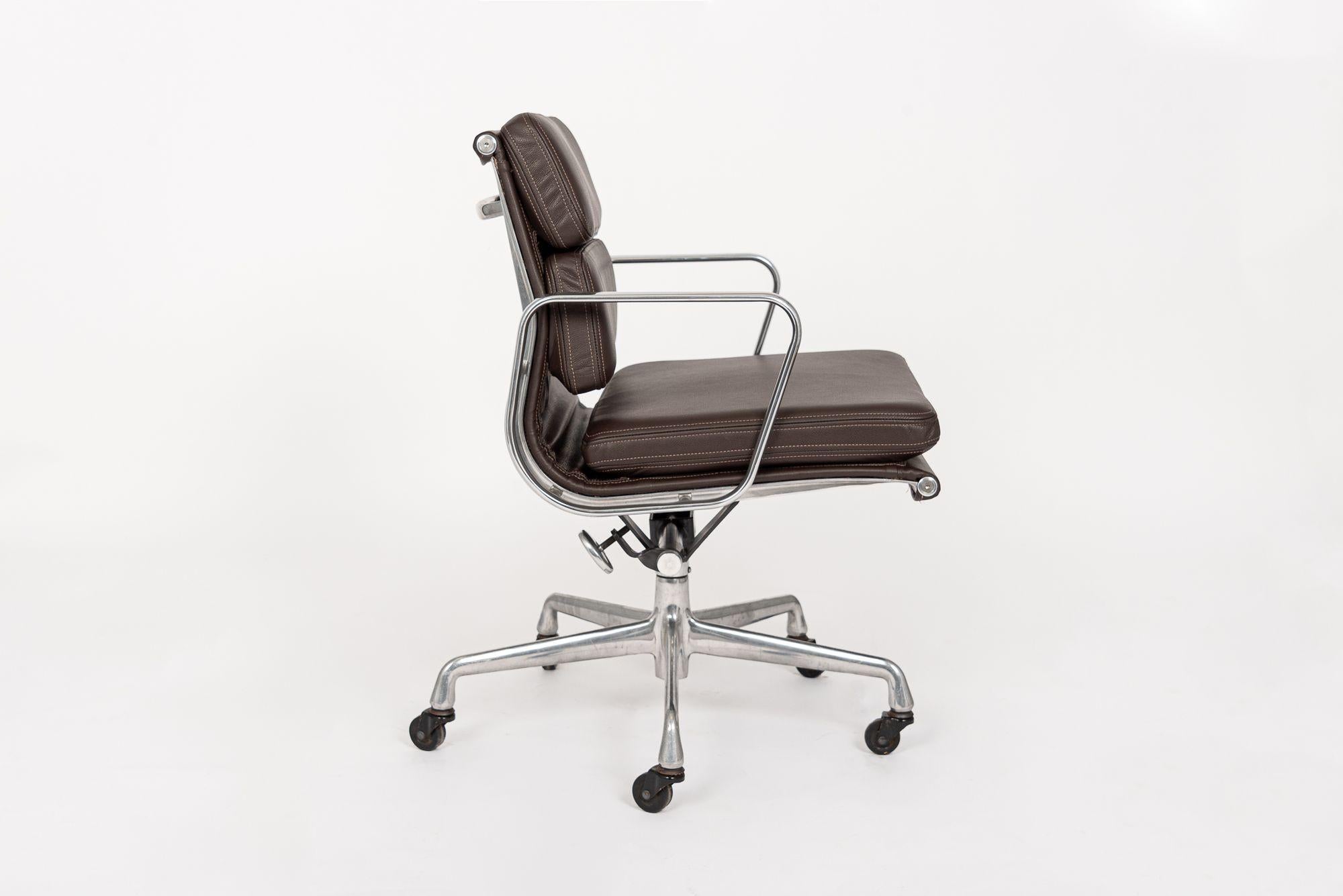 Herman Miller Eames Dark Brown Leder Schreibtischstuhl Soft Pad 4