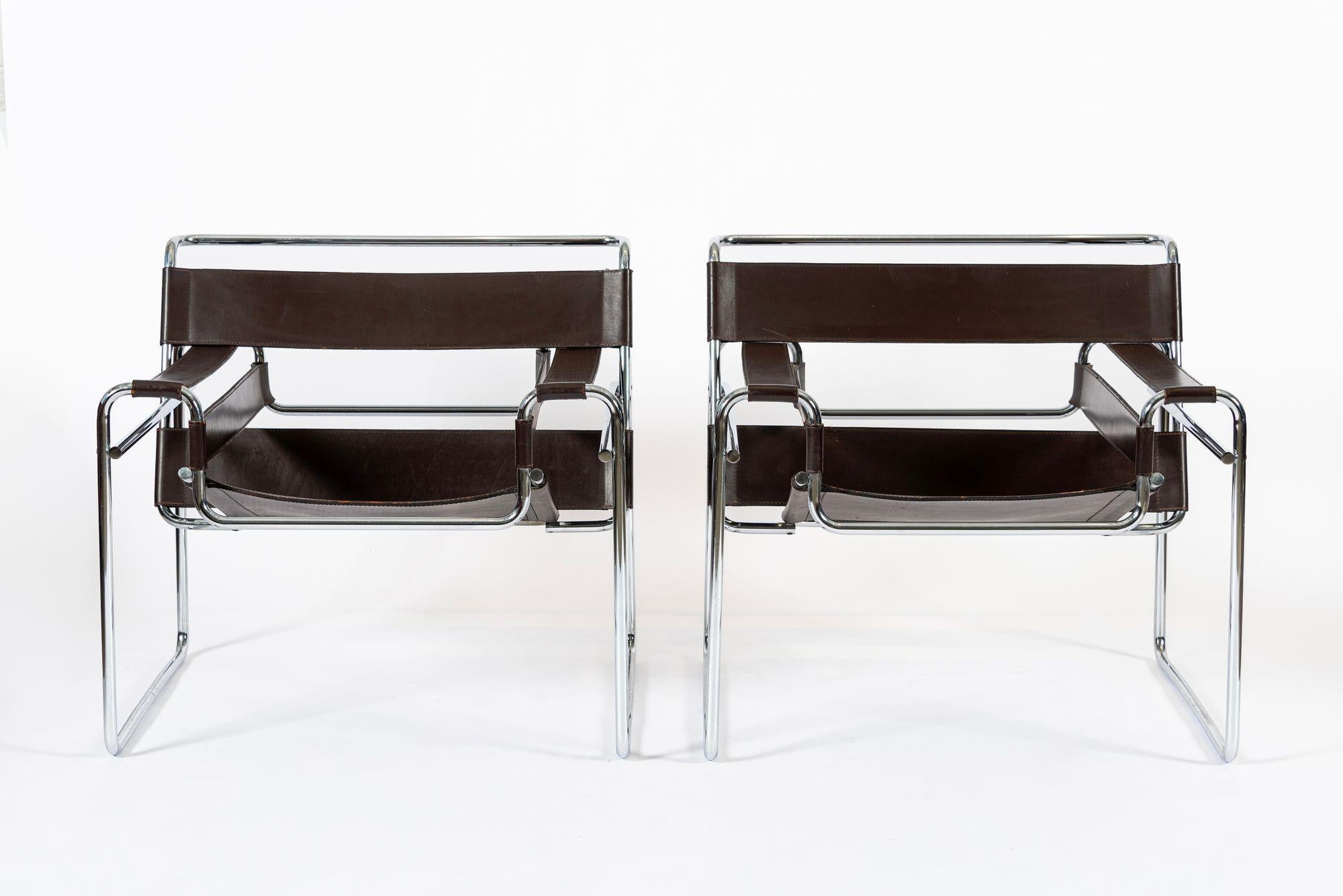 Américain Fauteuils Wassily en cuir brun foncé du milieu du siècle par Marcel Breuer pour Knoll en vente