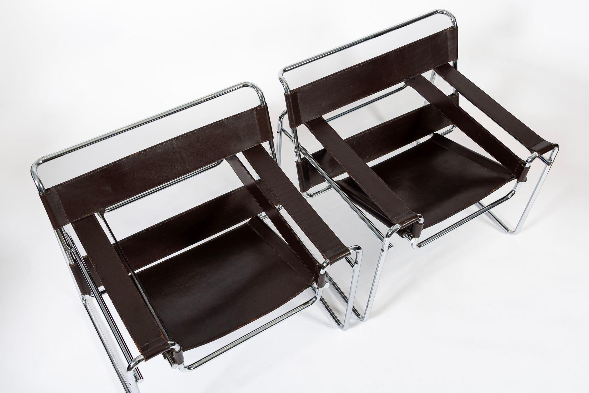 Fauteuils Wassily en cuir brun foncé du milieu du siècle par Marcel Breuer pour Knoll Bon état - En vente à Detroit, MI