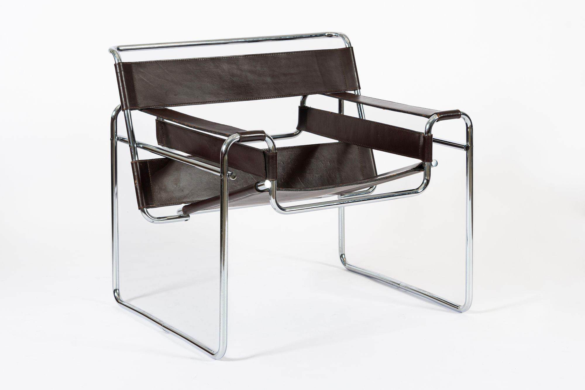 Acier Fauteuils Wassily en cuir brun foncé du milieu du siècle par Marcel Breuer pour Knoll en vente
