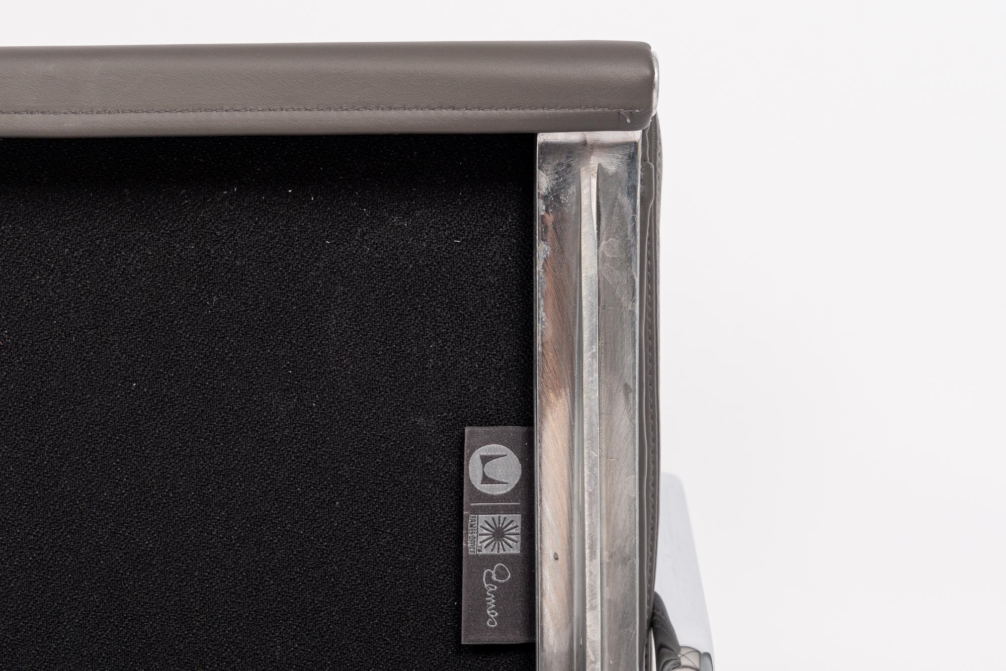 Dunkelgrauer Bürostuhl aus Leder von Eames für Herman Miller aus der Mitte des Jahrhunderts 4