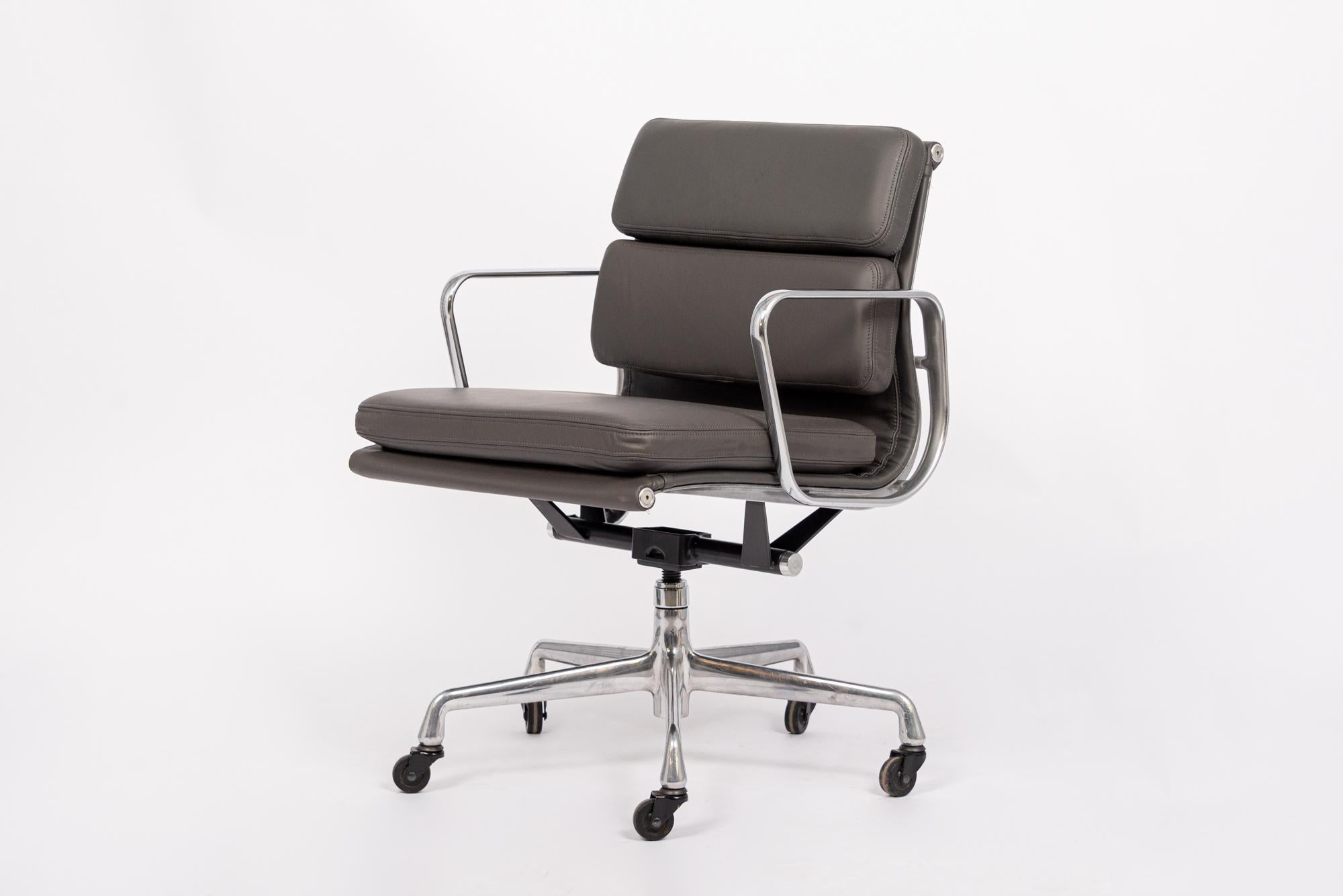 Mid-Century Modern Mid Century Dark Gray Leather Office Chair by Eames for Herman Miller For Sale