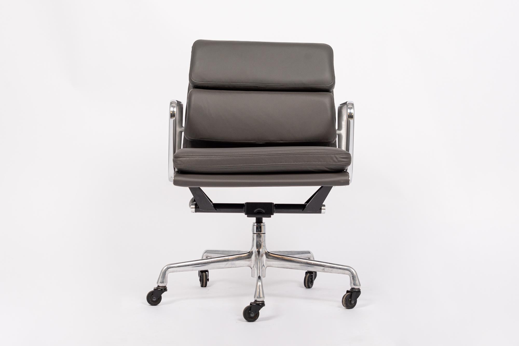 American Mid Century Dark Gray Leather Office Chair by Eames for Herman Miller
