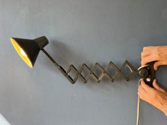 Lampada da parete estensibile a forbice in metallo grigio scuro del Mid Century, anni '70