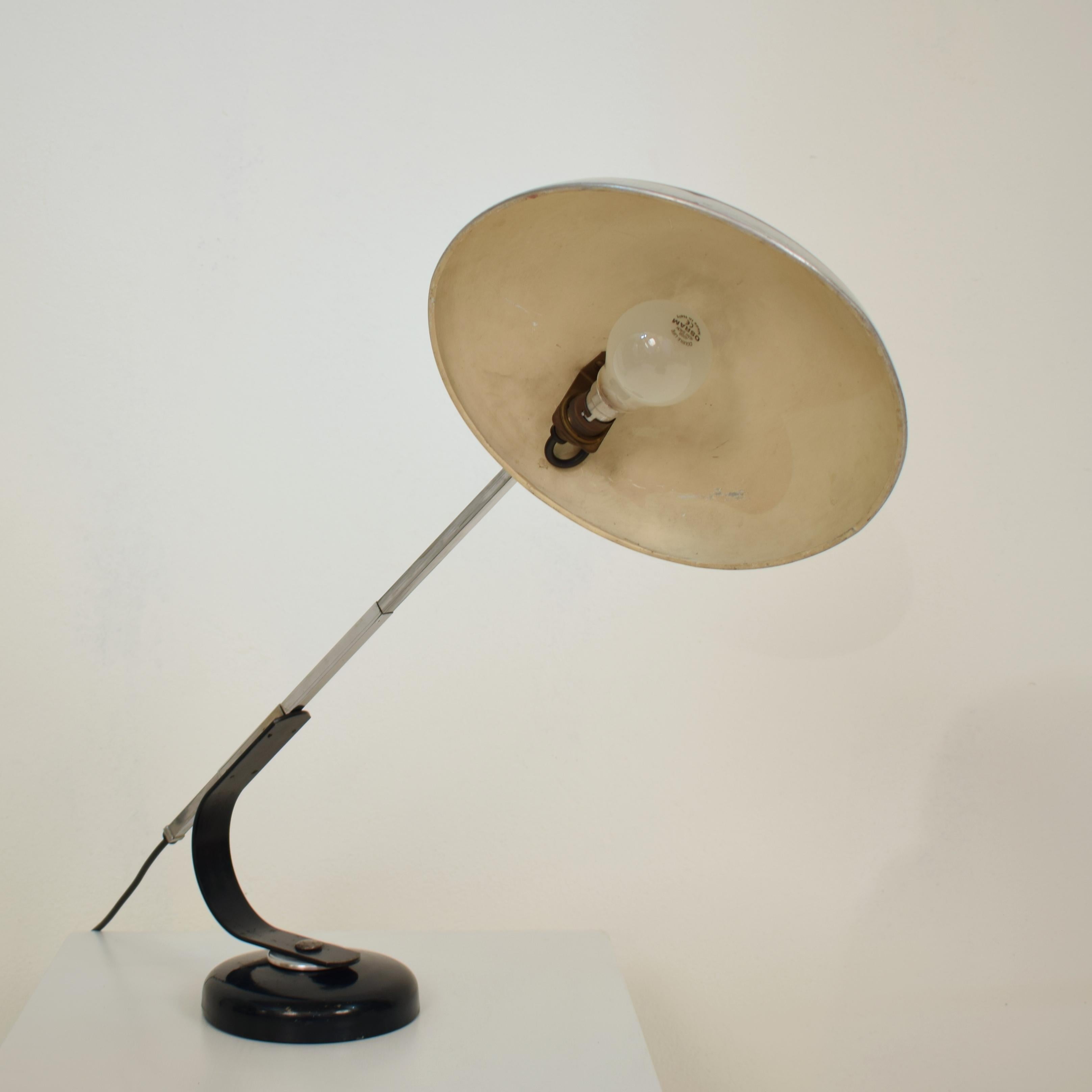 Dunkelgrüne französische Tischlampe aus der Mitte des Jahrhunderts mit Teleskopfunktion, um 1945 (Mitte des 20. Jahrhunderts) im Angebot