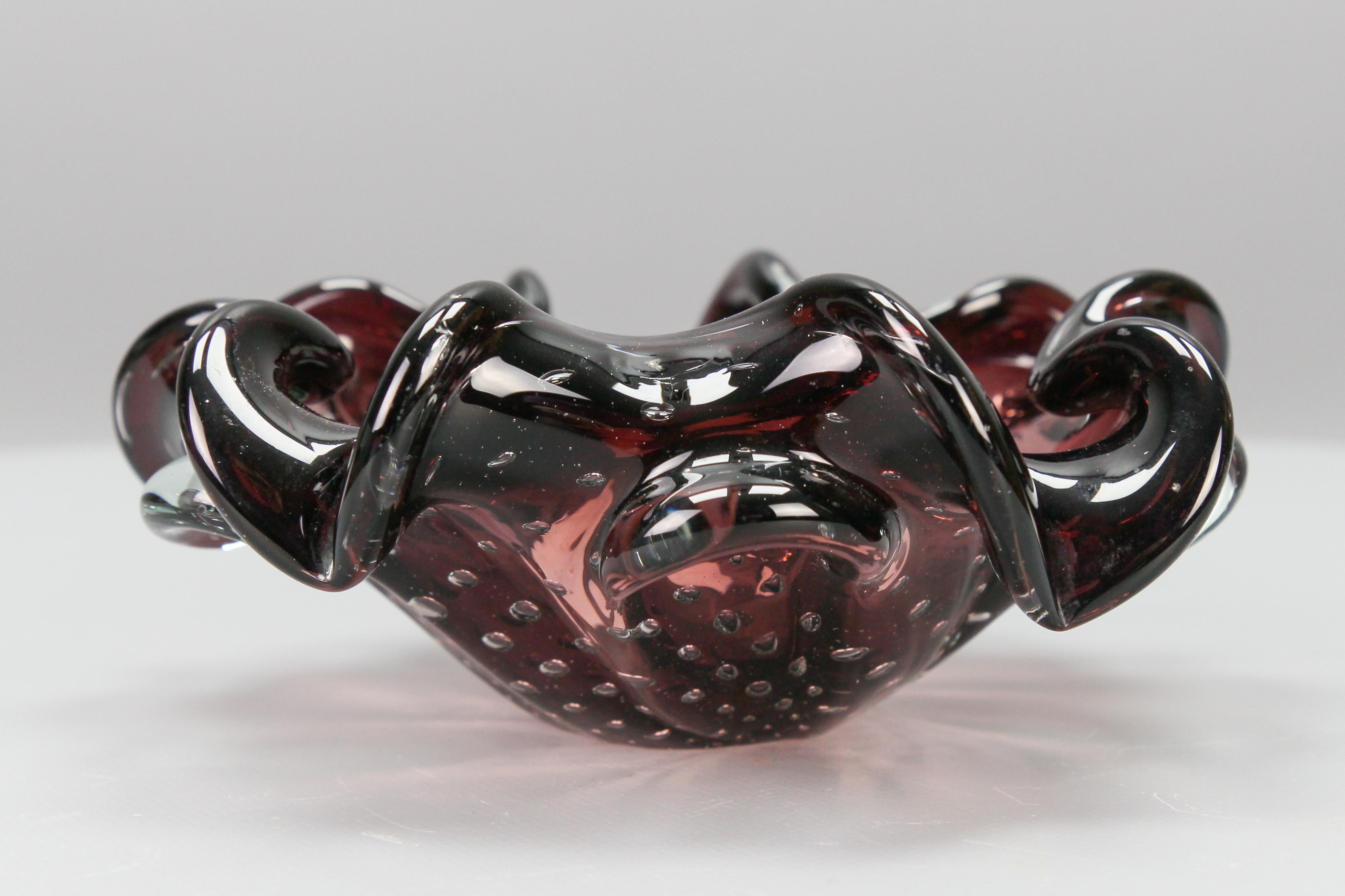 Mid-Century dark purple Murano bubble glass bowl, Italy, circa the 1960s.
A gorgeous handblown Murano art glass sculptural bowl in purple and clear glass with a controlled bubble effect. Can be used as a candy dish, business card holder, decorative