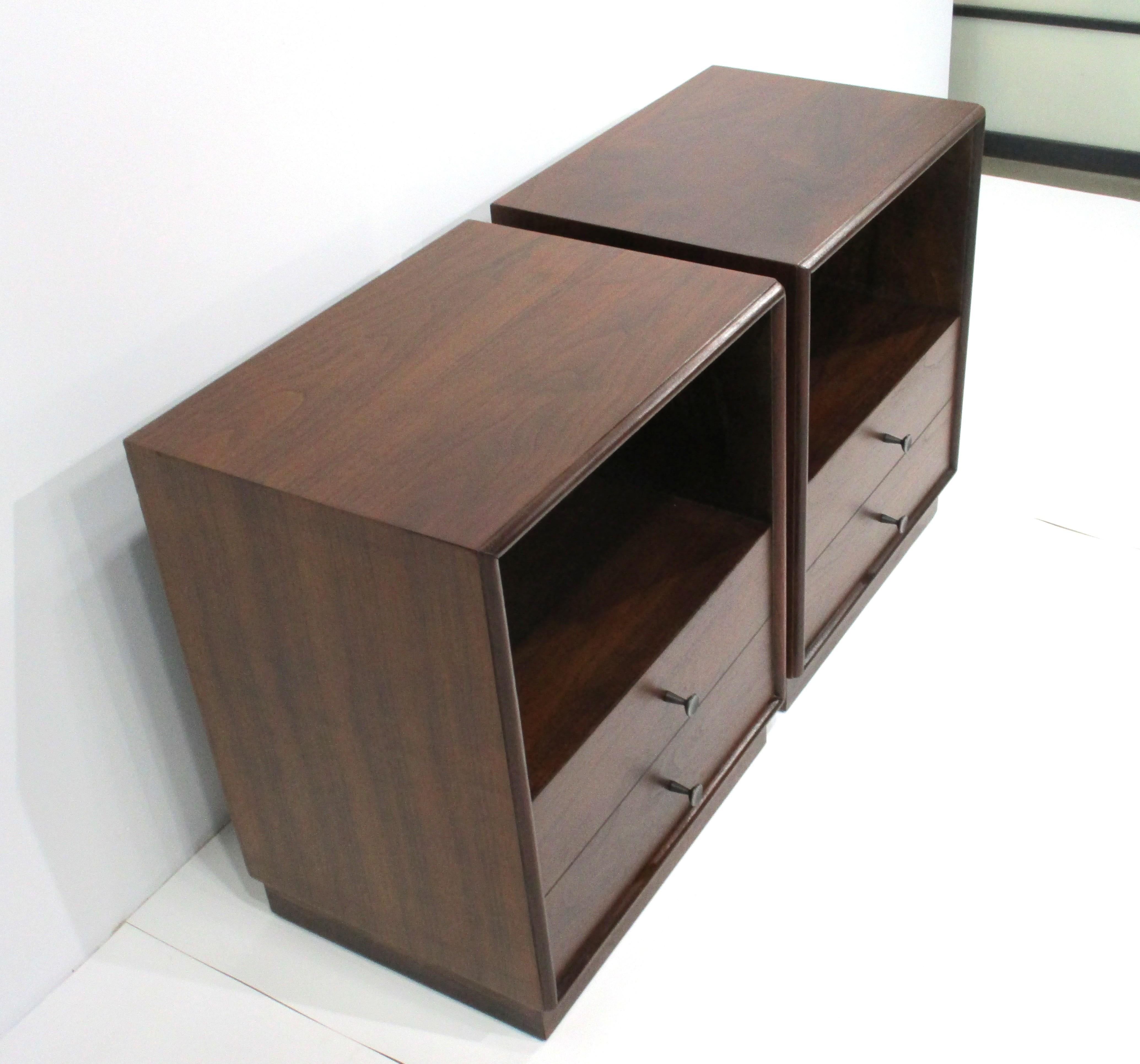 Mesillas de noche Mid Century Nogal Oscuro by Ramseur Furniture en venta 1