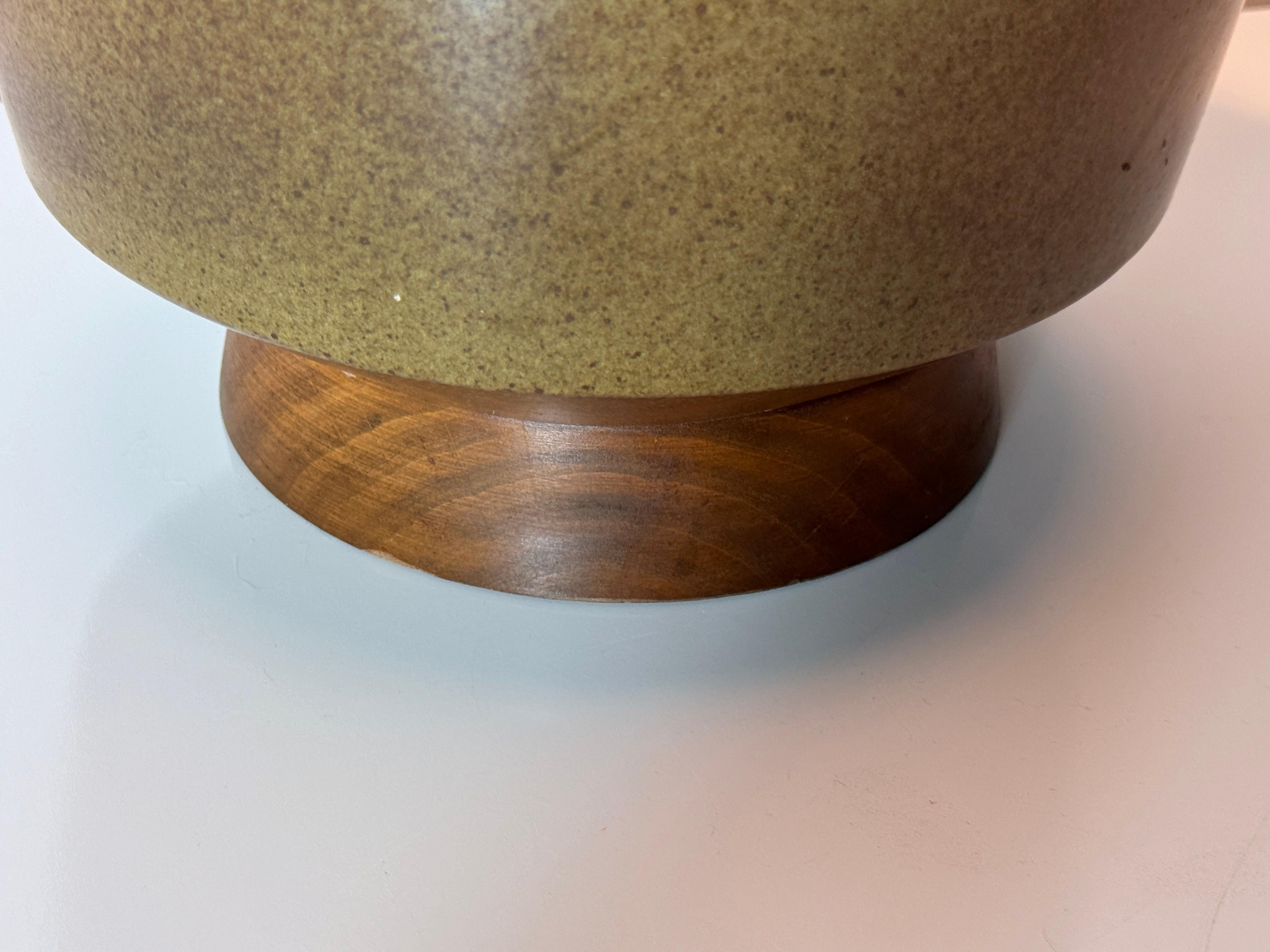 Mid Century David Cressey Textured Glaze Ceramic Stoneware Pottery Table Lamp For Sale 5