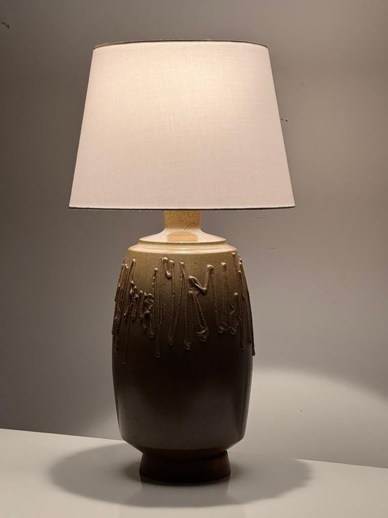 Large scale textured ceramic lamp by David Cressey for Architectural Pottery circa 1970s

Dark olive glazed stoneware with applied abstract textured design
Mounted to wood base

10 inch base diameter
21 inch base height
32 inch overall height

Shade
