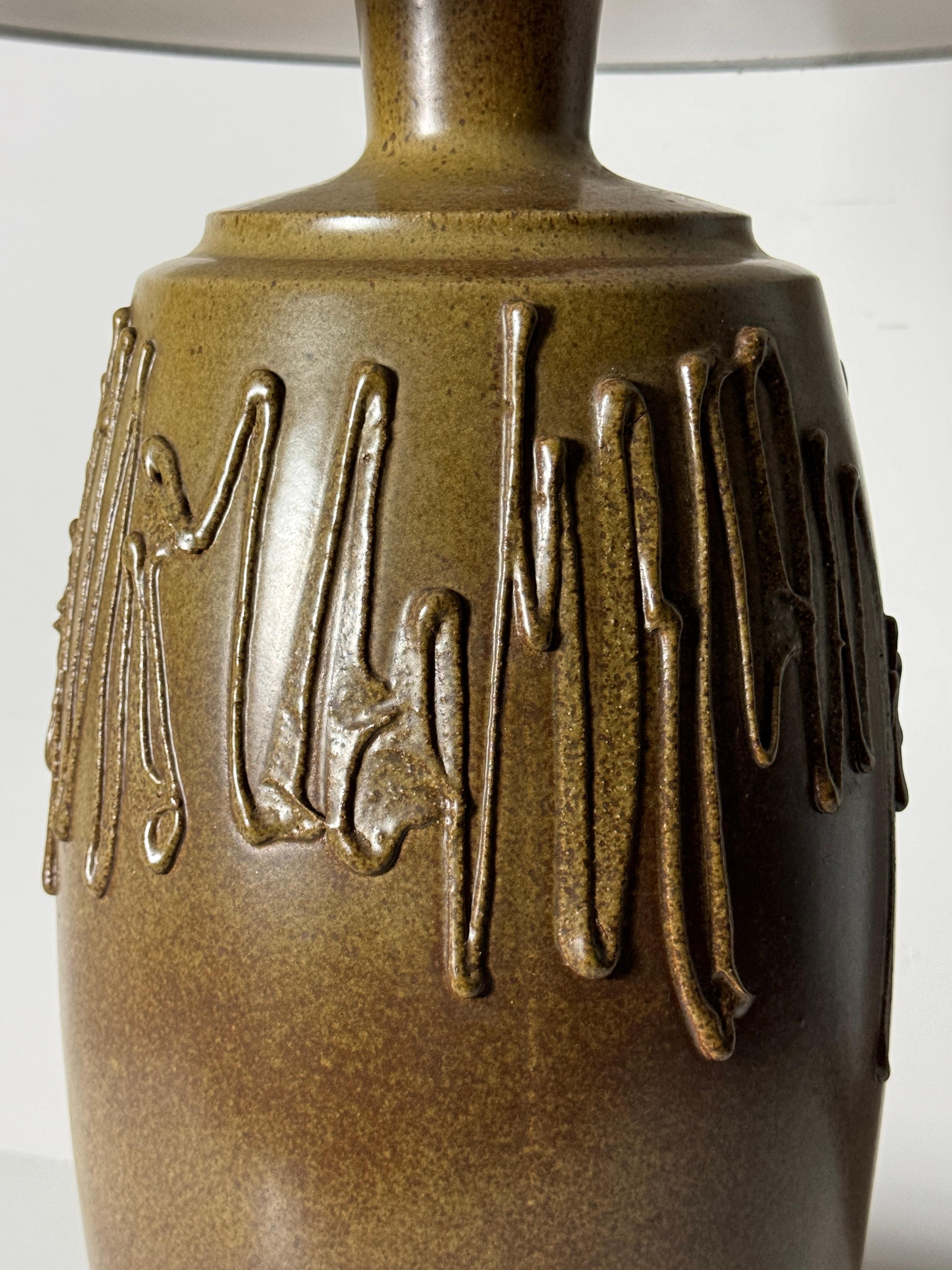 Mid Century David Cressey Textured Glaze Ceramic Stoneware Pottery Table Lamp For Sale 1