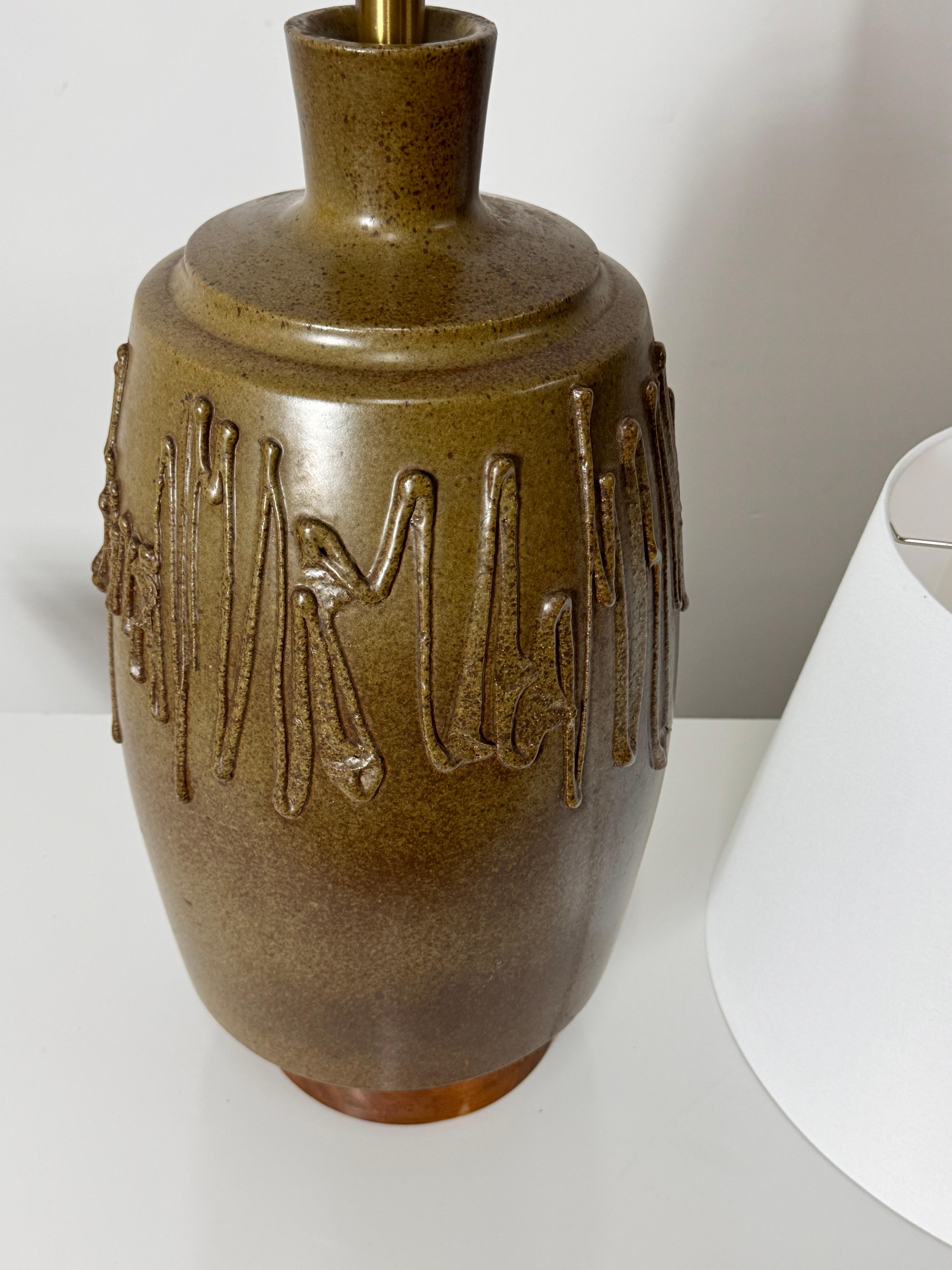 Mid Century David Cressey Textured Glaze Ceramic Stoneware Pottery Table Lamp For Sale 2