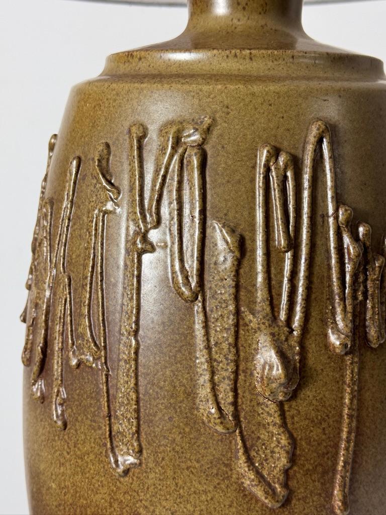 Mid Century David Cressey Textured Glaze Ceramic Stoneware Pottery Table Lamp For Sale 3