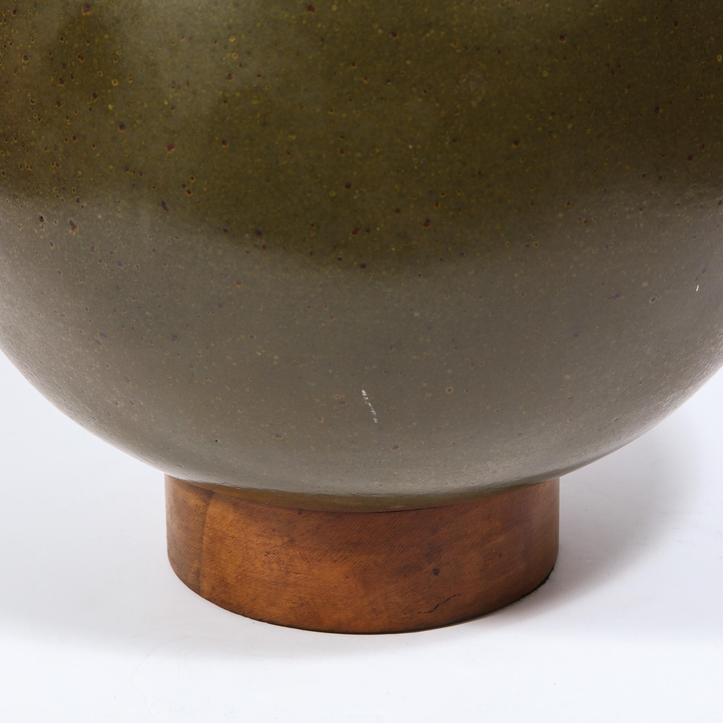 Mid- Century David Cressey's Spherical Mossy Green Ceramic Glazed Table Lamp In Excellent Condition In New York, NY