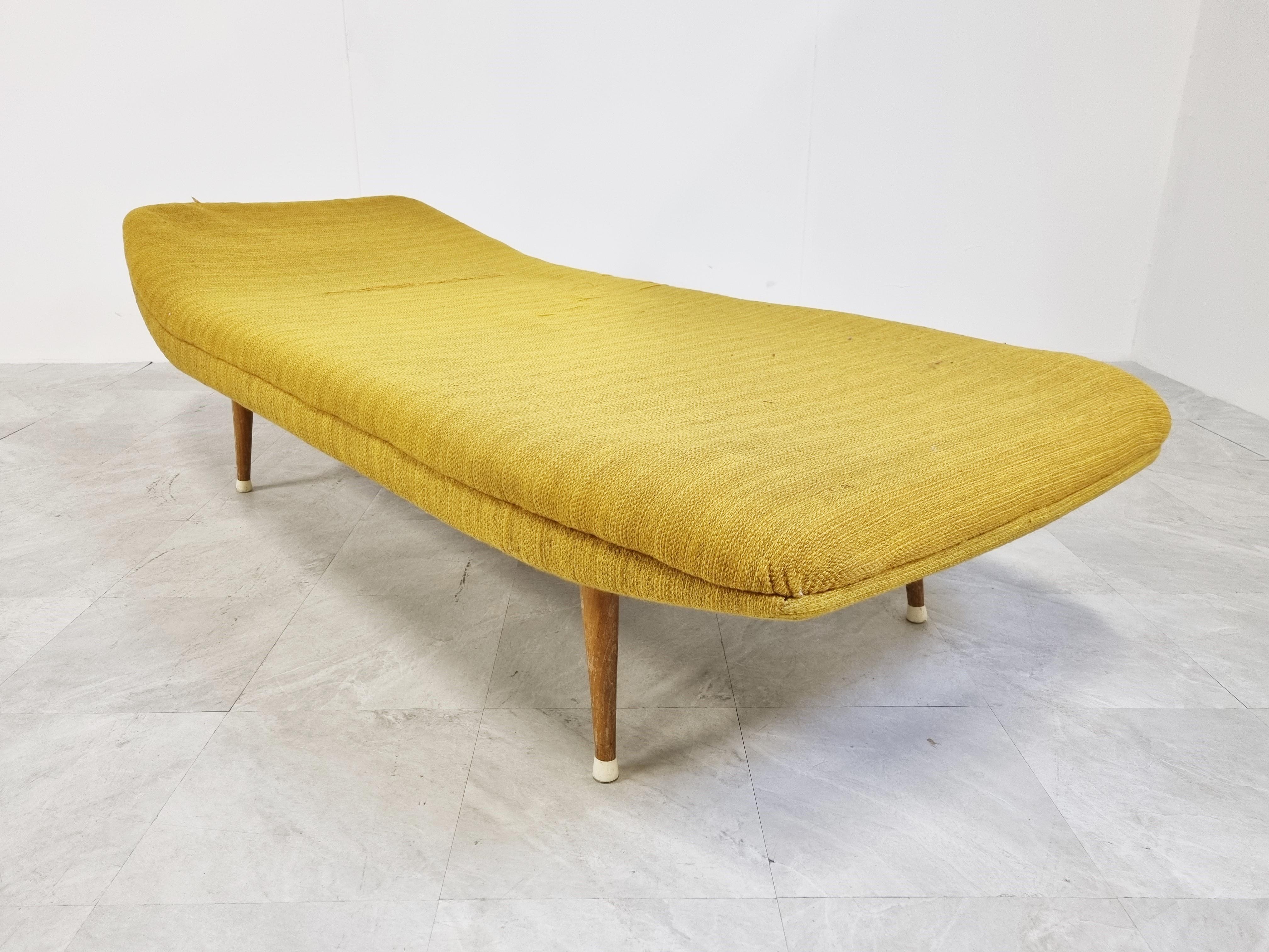 Mid Century Daybed, 1960s For Sale 2