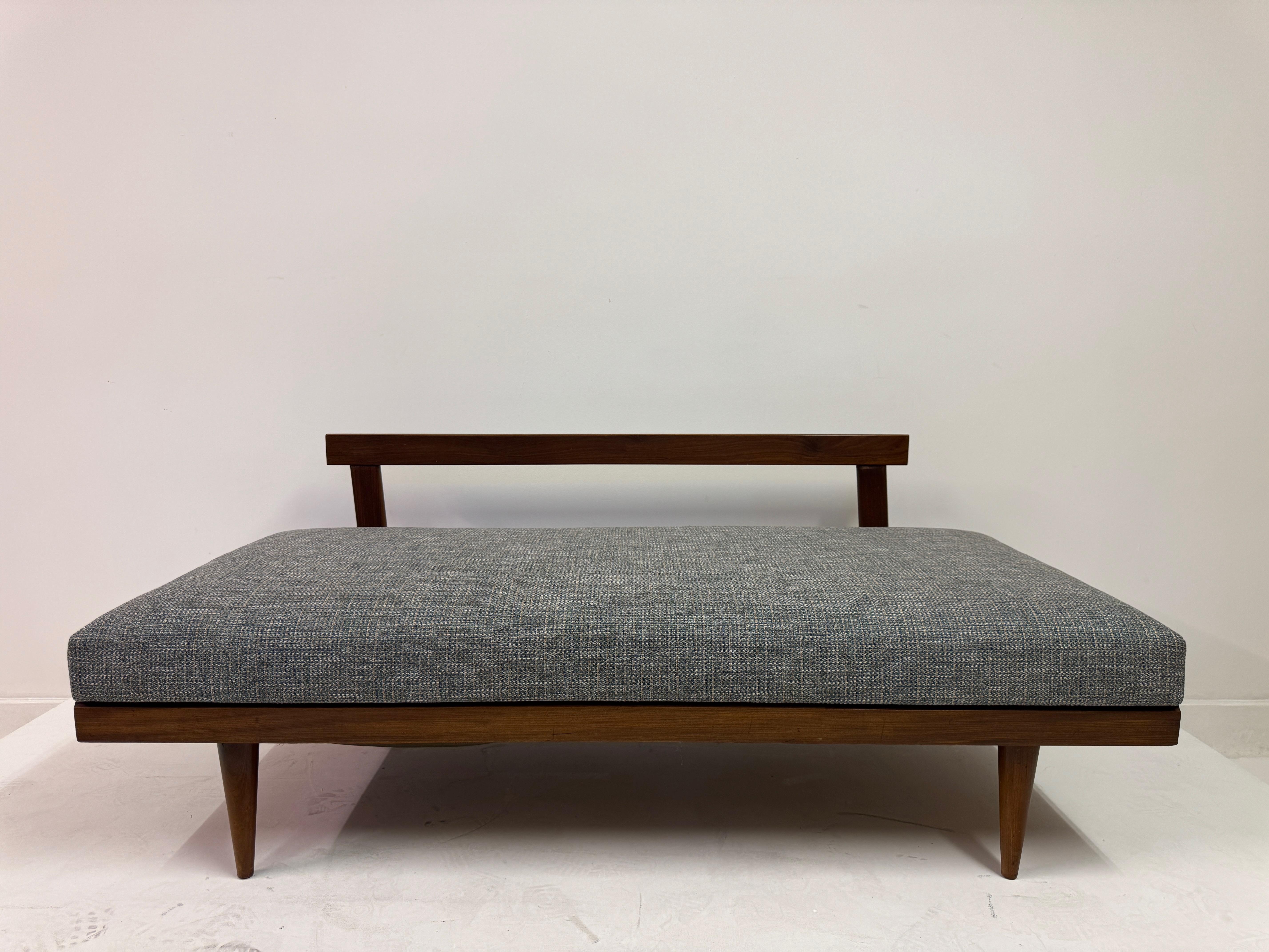 Cama de día de mediados de siglo de Ingmar Relling, Modelo 'Svane', Noruega, años 60 Moderno de mediados de siglo en venta