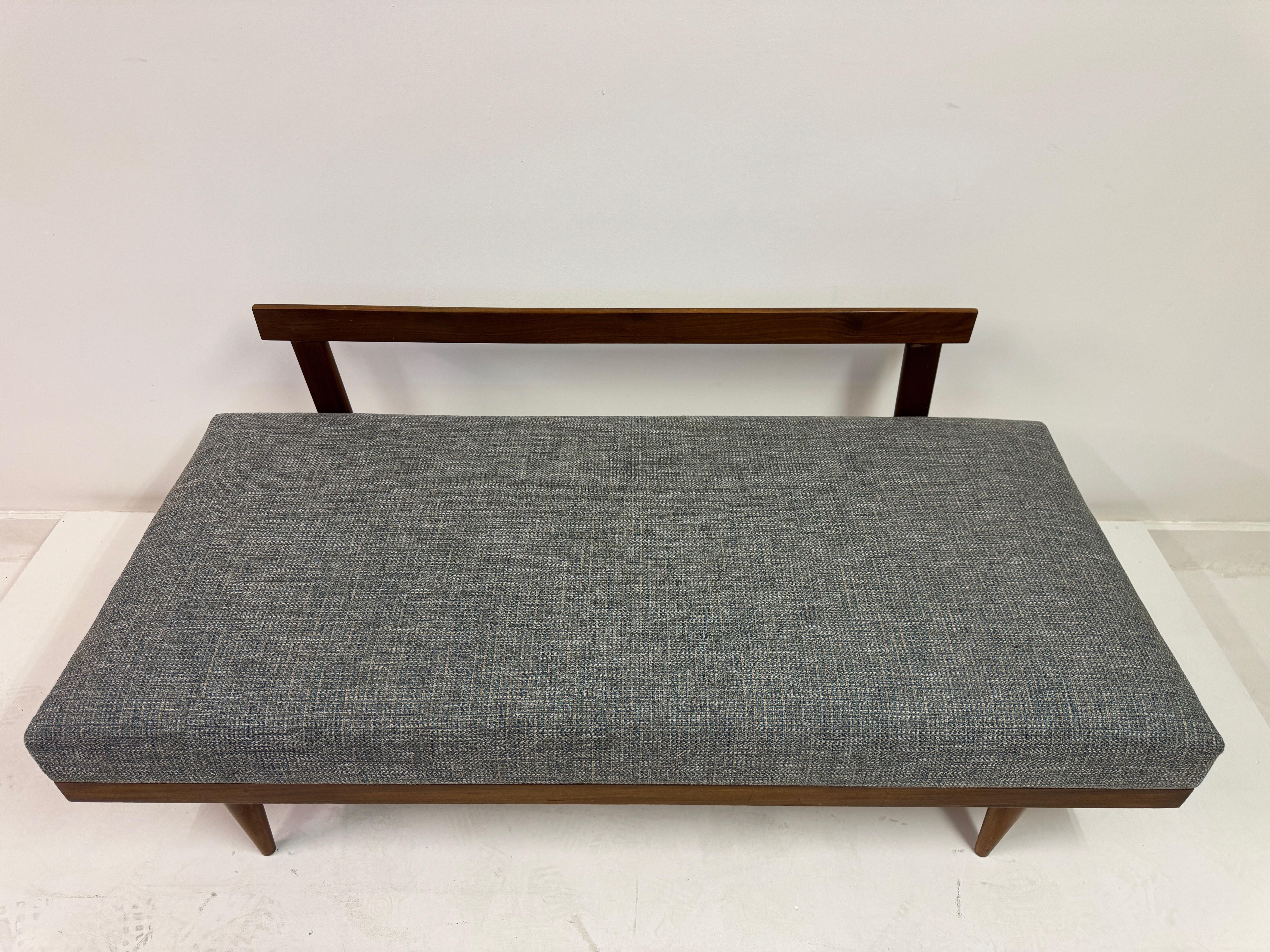 Cama de día de mediados de siglo de Ingmar Relling, Modelo 'Svane', Noruega, años 60 siglo XX en venta