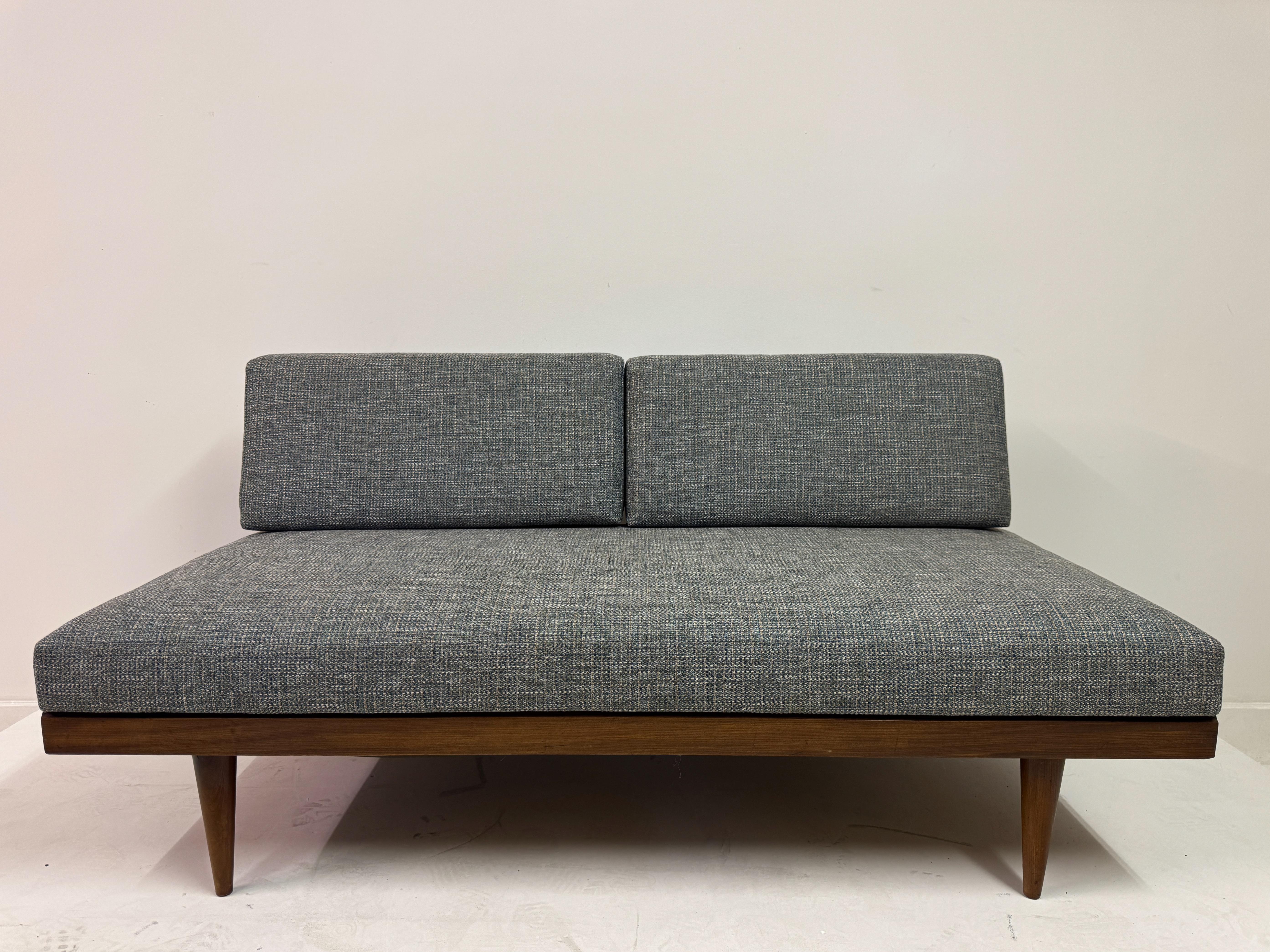 Cama de día de mediados de siglo de Ingmar Relling, Modelo 'Svane', Noruega, años 60 en venta 2
