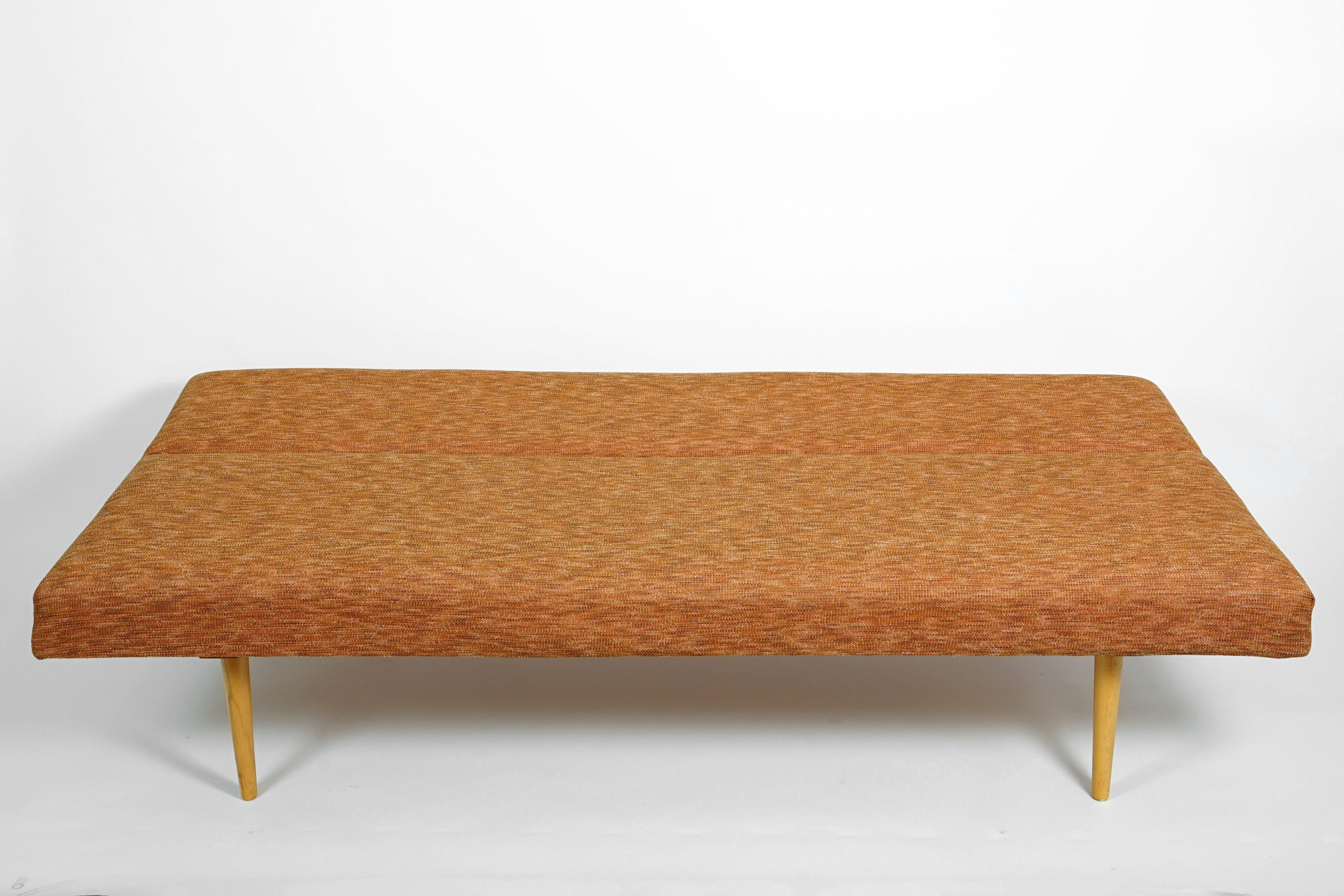 Minimalistic design of this 1960s Sofa from Miroslav Navratil for Czech furniture manufacturer Praha Interier.
The daybed has been orange reupholstered.
The practical midcentury sofa can easily be used as a bed. Measures: 90cm x 180cm
Wooden