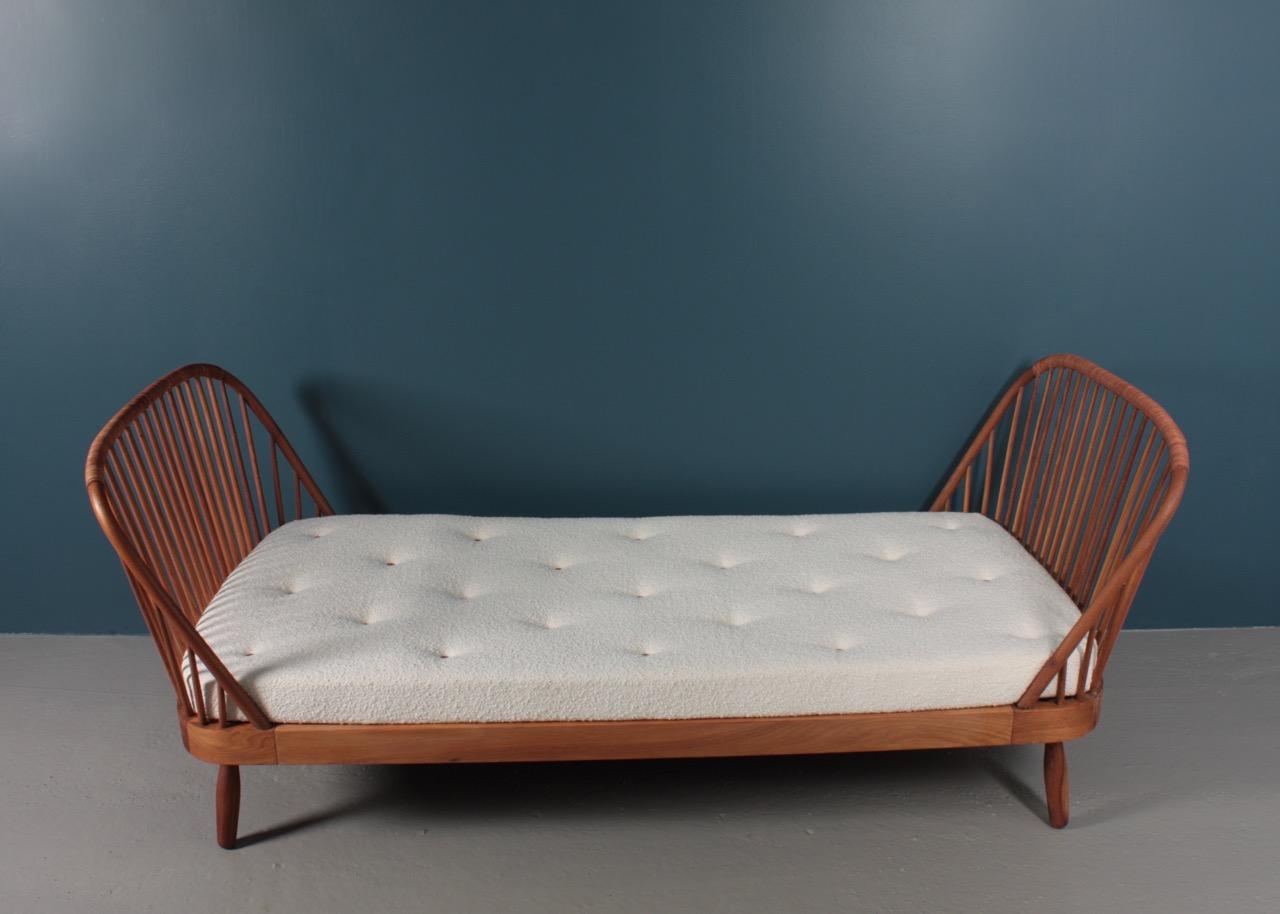 Midcentury Daybed in Elm with New Boucle Mattress Designed by Frode Holm 5