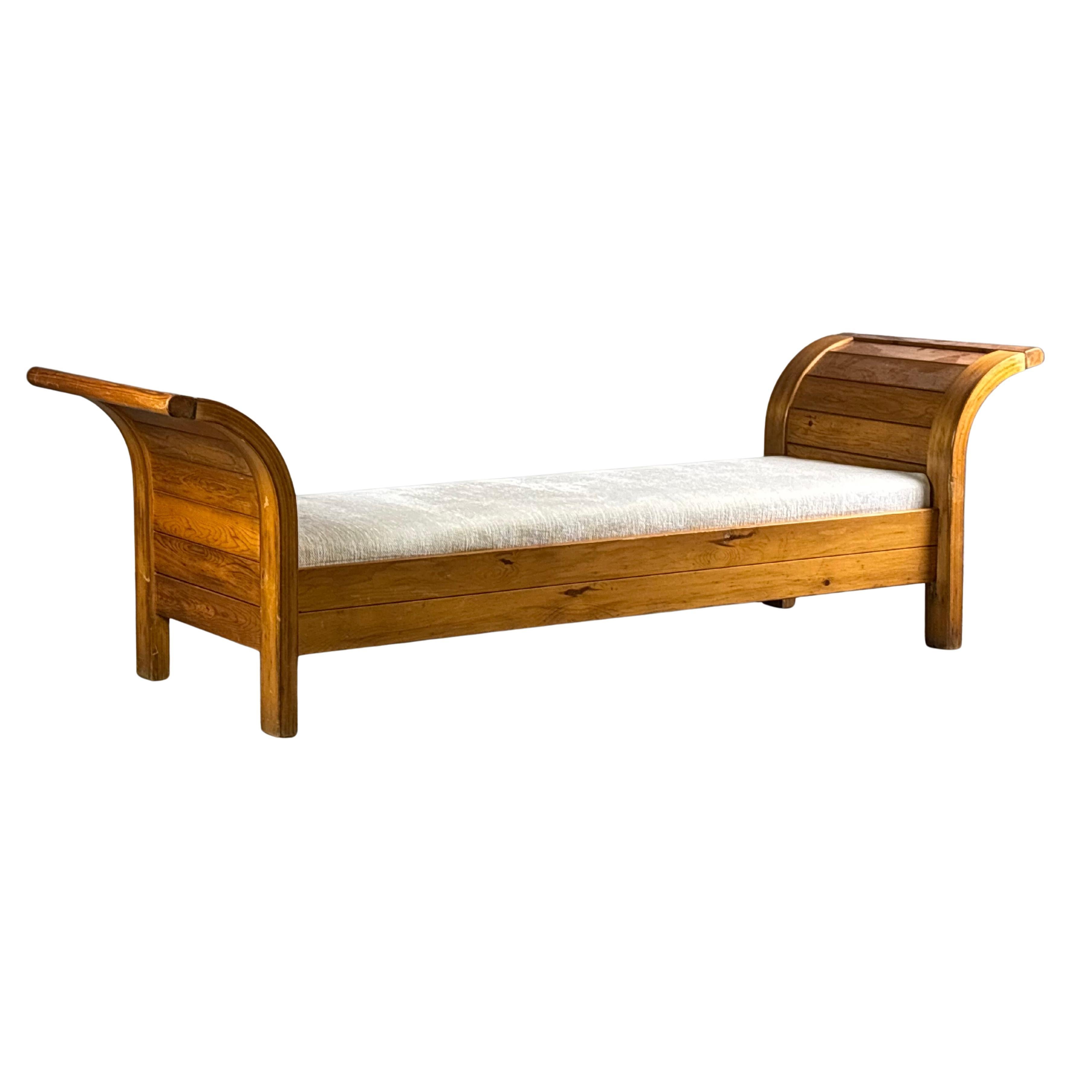 Mid-Century daybed in sculpured curved wood, 1950s