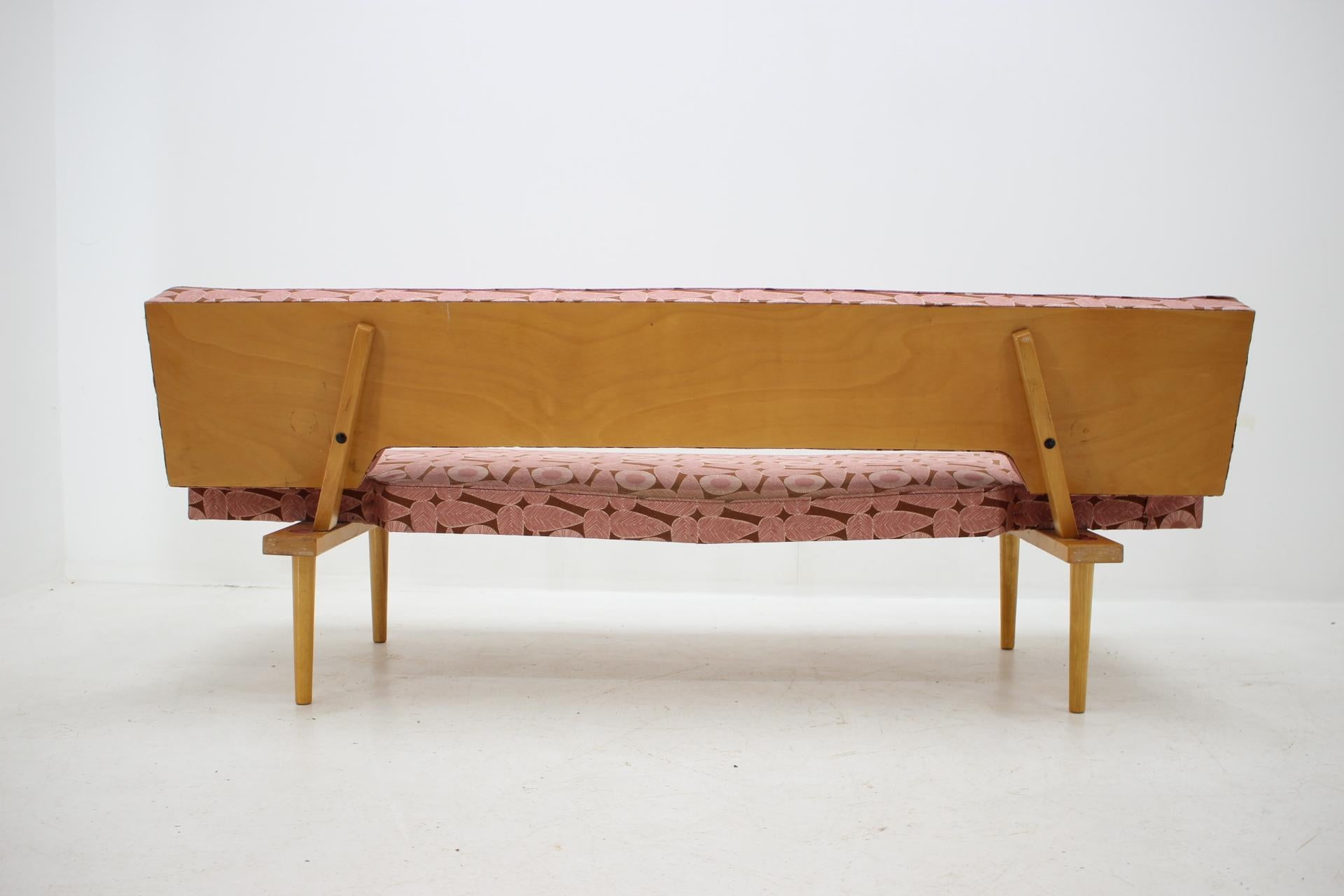 Fabric Midcentury Daybed or Sofa Miroslav Navratil, Interier Praha, 1960s