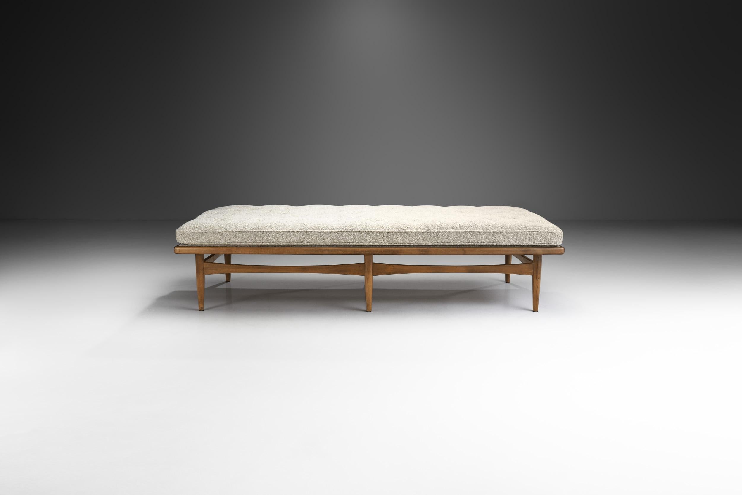Mid-Century Daybed with Mattress by Möbelproduktion AB, Sweden, ca 1950s In Good Condition In Utrecht, NL
