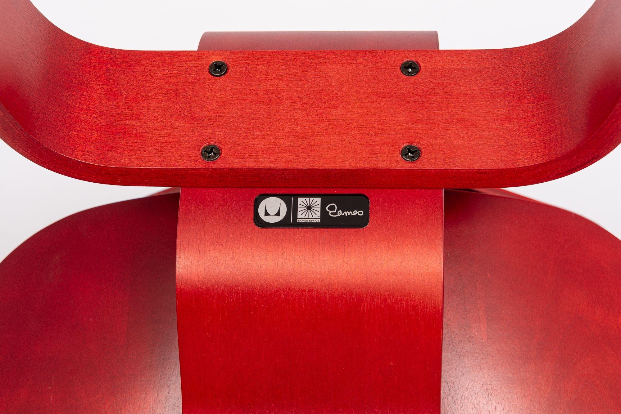 Roter Sperrholzstuhl DCW aus der Mitte des Jahrhunderts von Eames für Herman Miller, DCW im Angebot 2