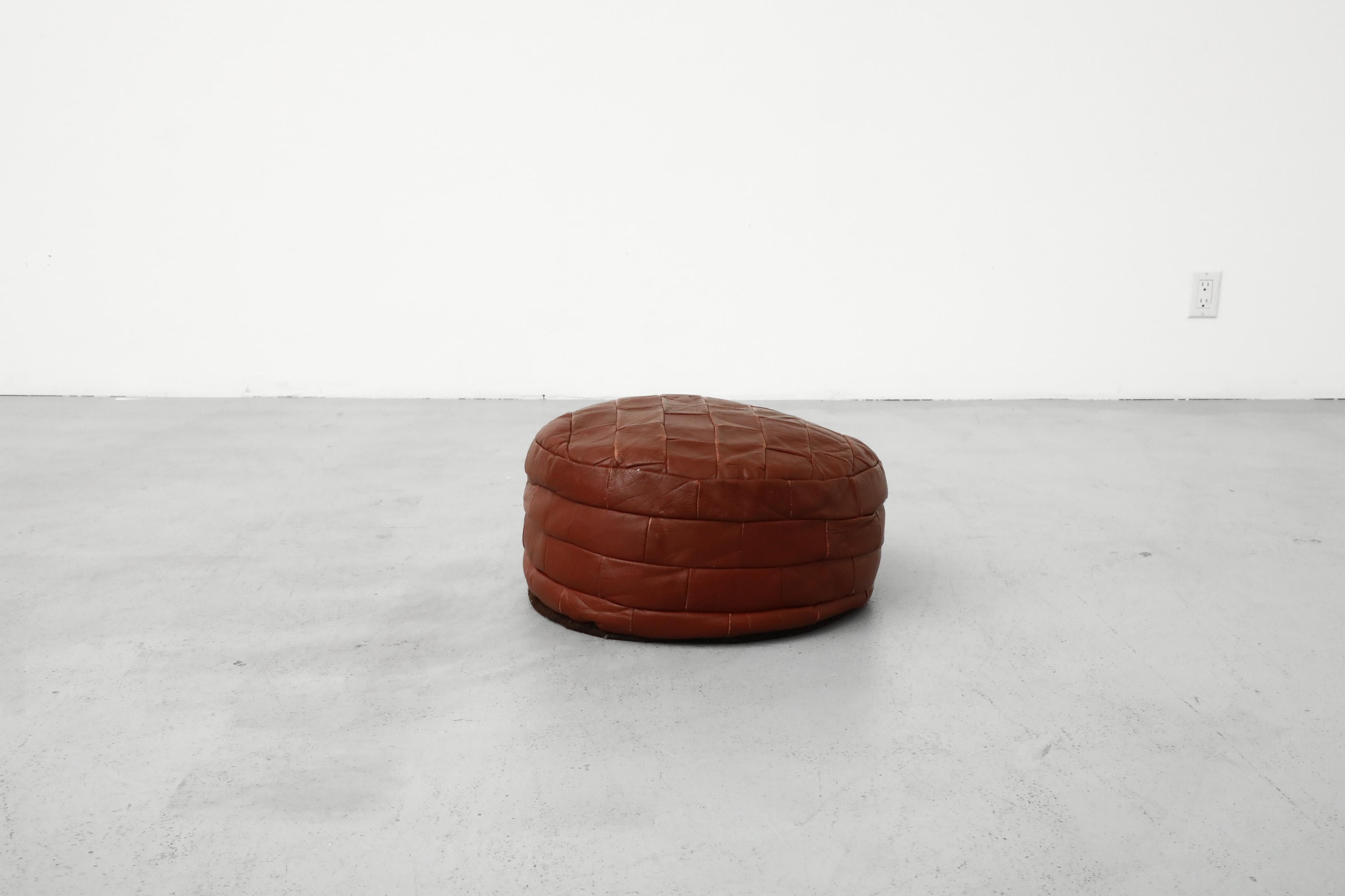 Olandese Pouf Patchwork in pelle di mattone ispirato al Mid-Century de Sede in vendita