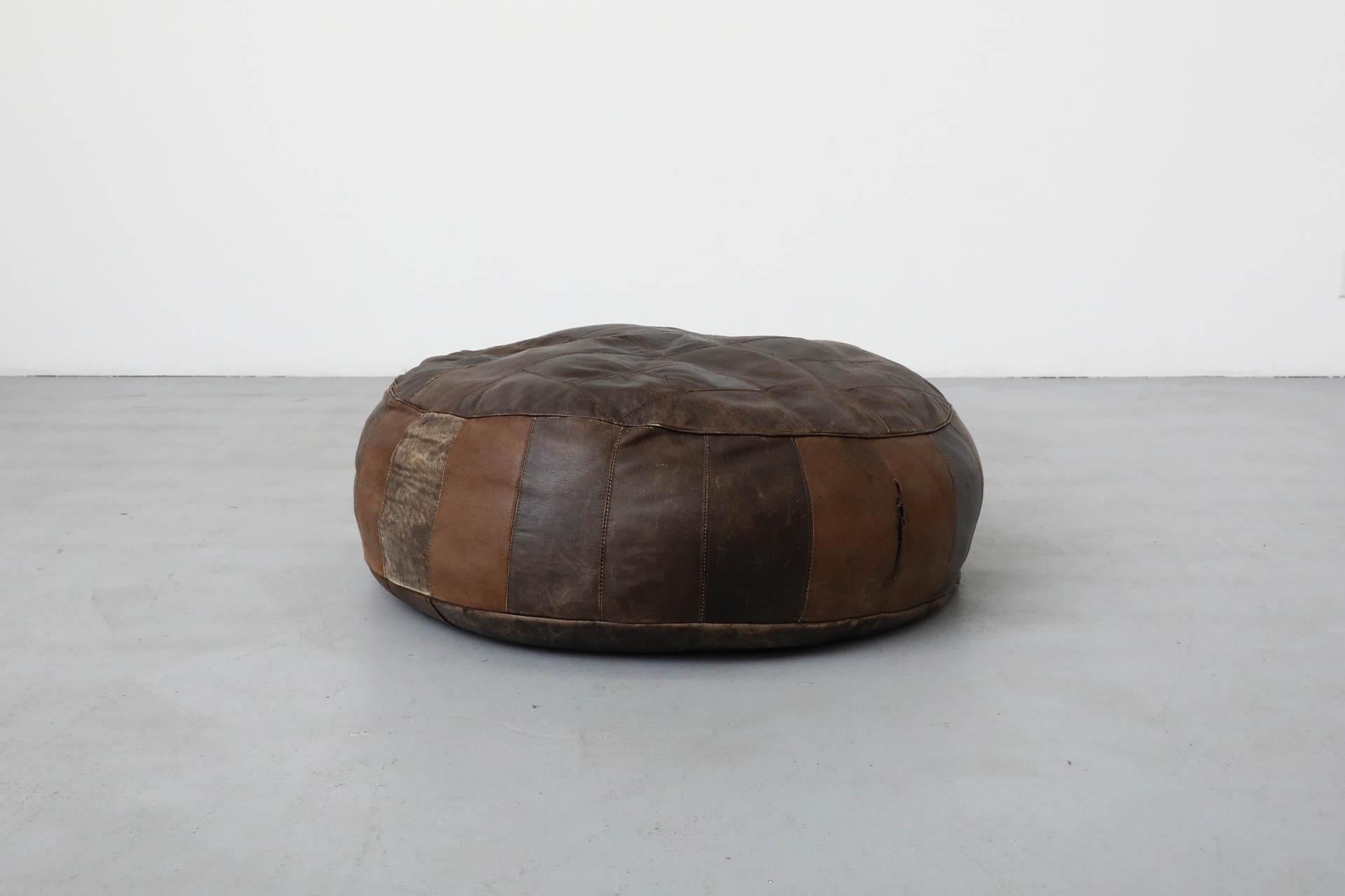 Mid-Century moderno Pouf Patchwork in pelle naturale di ispirazione de Sede di metà secolo